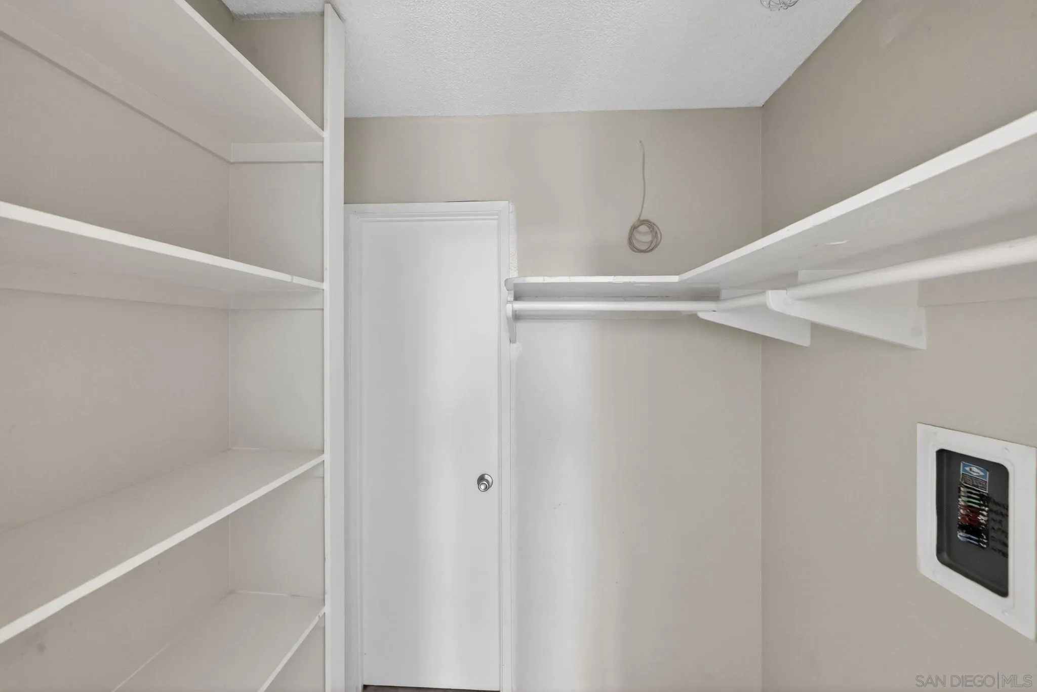 https://cdn.realtyfeed.com/cdn/127/260006294/bed0bd044175524903095f6b1508f7af.webp