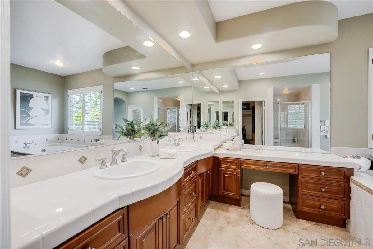 https://cdn.realtyfeed.com/cdn/127/260006297/6cdb47185a704e1bcb7ac31c76b4e3b8.webp