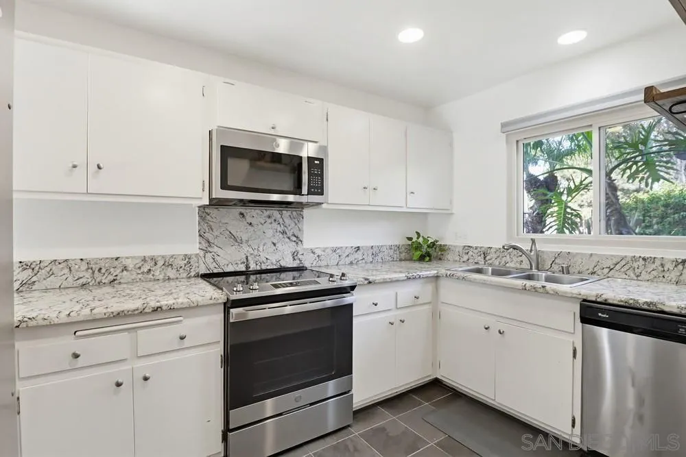 Photo #11: 260006298 Listing: Photo #11