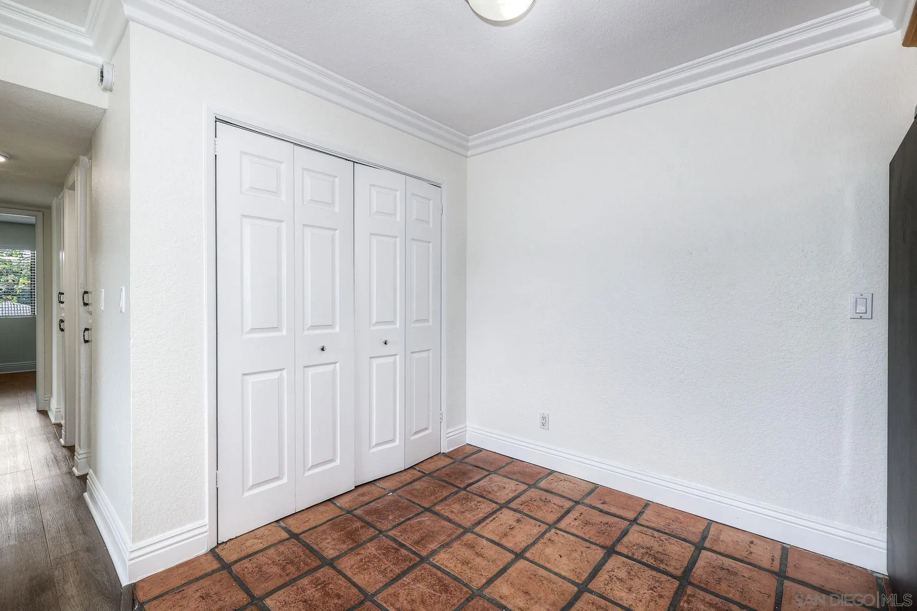https://cdn.realtyfeed.com/cdn/127/260006300/3ae1199e6da9dce674541e9965dab38b.webp