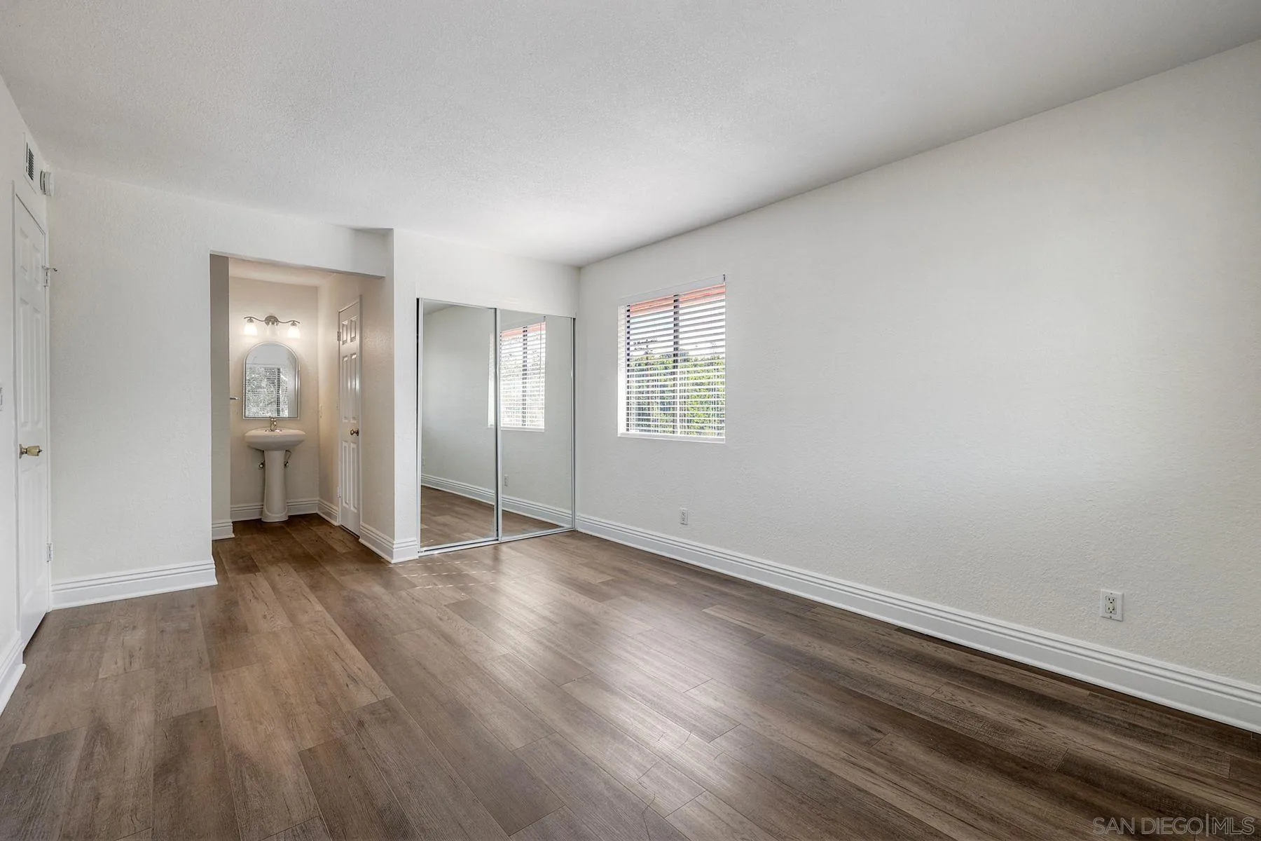 https://cdn.realtyfeed.com/cdn/127/260006300/4c35af27daefe8b6179ff0e9f3c7175c.webp