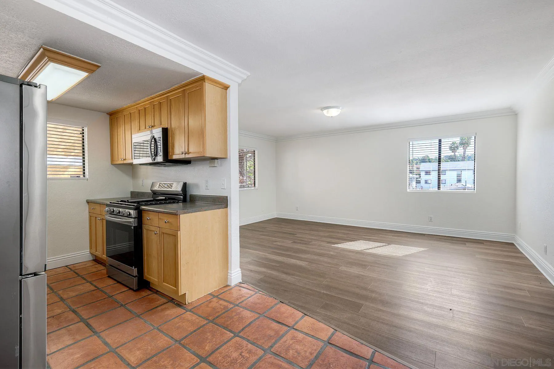 https://cdn.realtyfeed.com/cdn/127/260006300/c3112f59f6fb41fb86e37ce3378dd254.webp