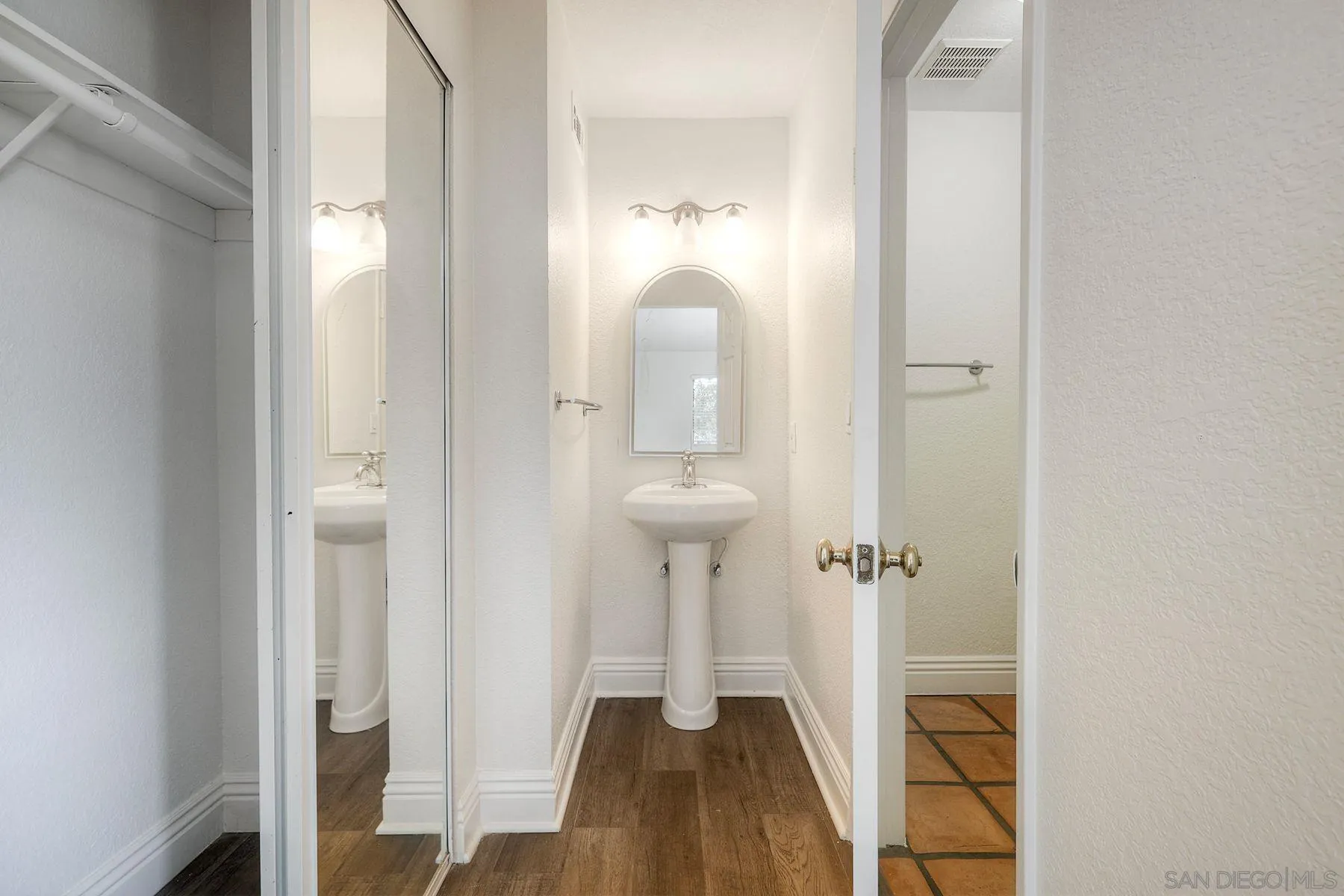 https://cdn.realtyfeed.com/cdn/127/260006300/c7540a11866ff377819f24397dd1f348.webp