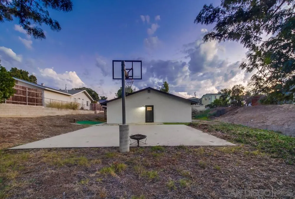 https://cdn.realtyfeed.com/cdn/127/260006303/2f7fe7509519496c4e855312bacd323d.webp