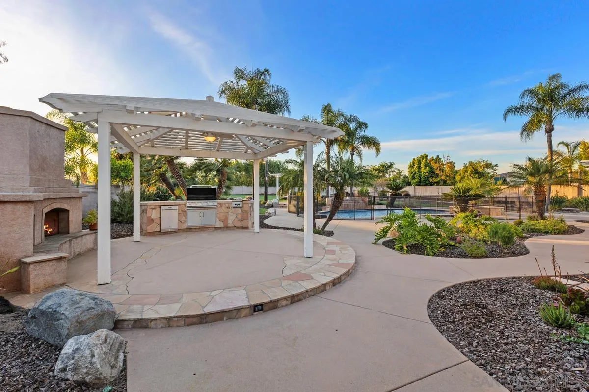https://cdn.realtyfeed.com/cdn/127/260006305/39ee08523943328d9e0beb2e4ecf57a6.webp