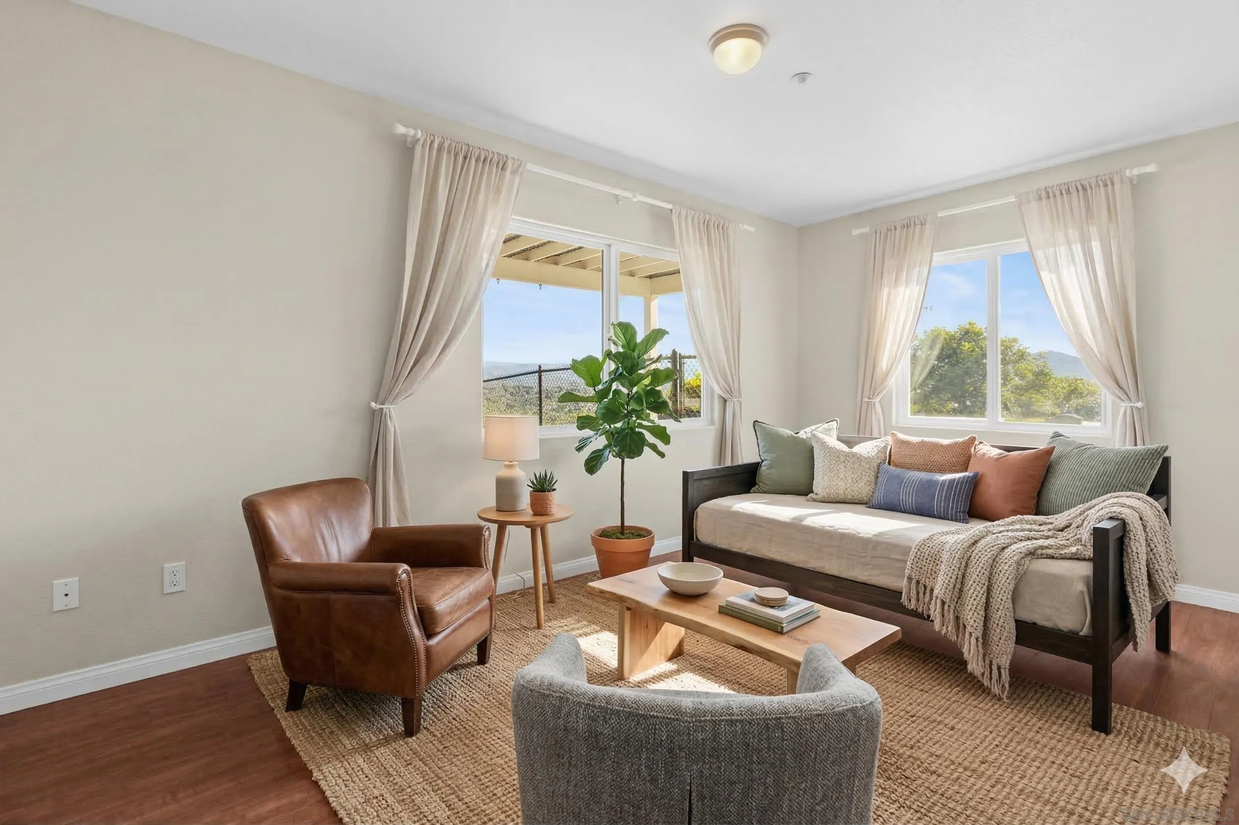 https://cdn.realtyfeed.com/cdn/127/260006306/efbd46de2c5ecc3266230c0e30ed1729.webp