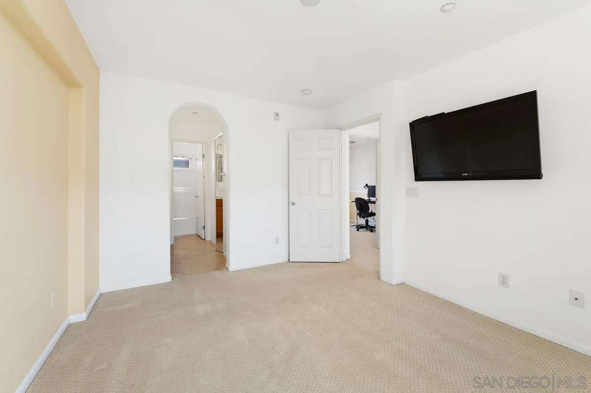 Photo #13: 260006309 Listing: Photo #13