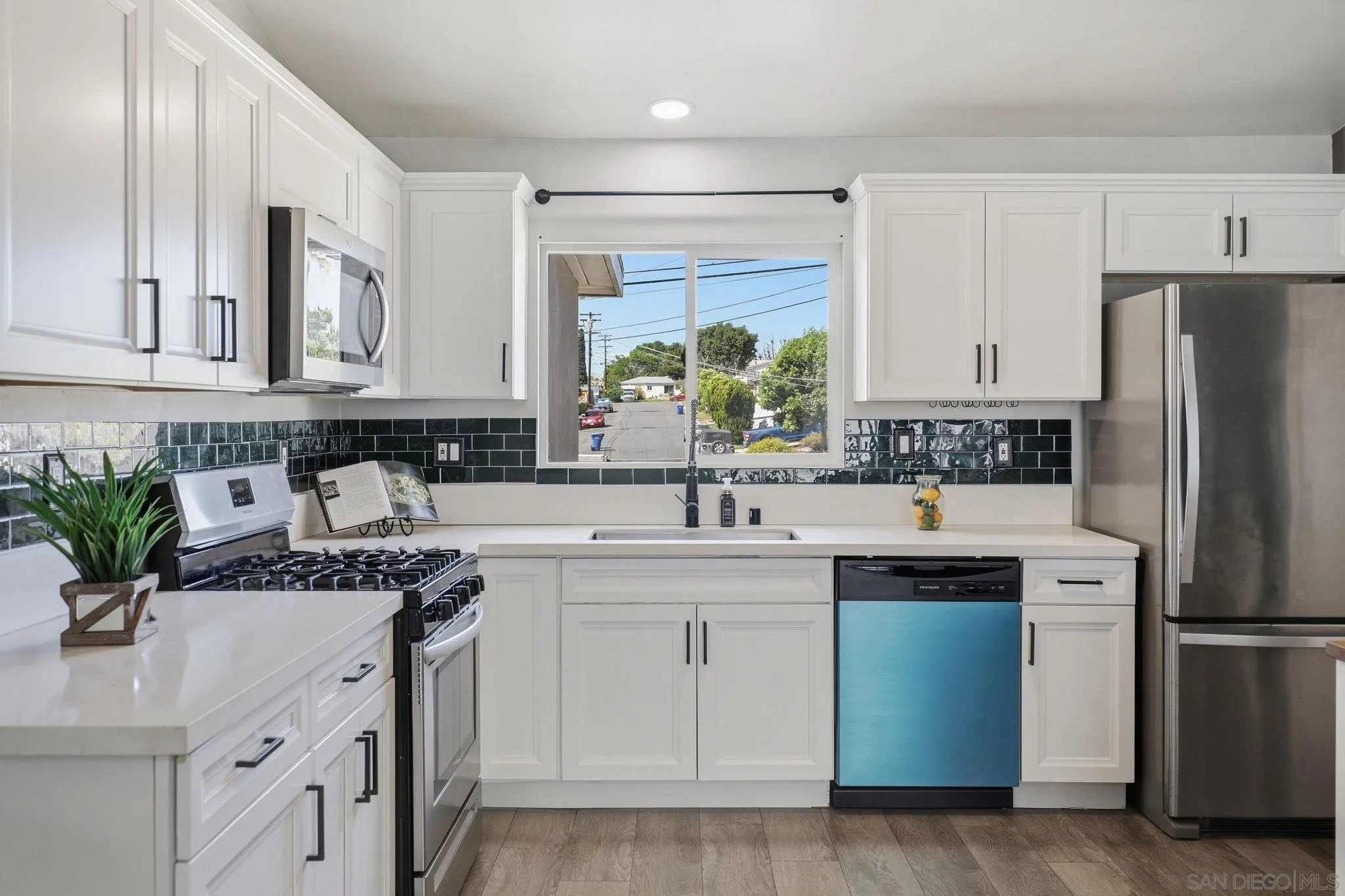 https://cdn.realtyfeed.com/cdn/127/260006316/2723068427f9c348de1c0cac55a1dc7c.webp