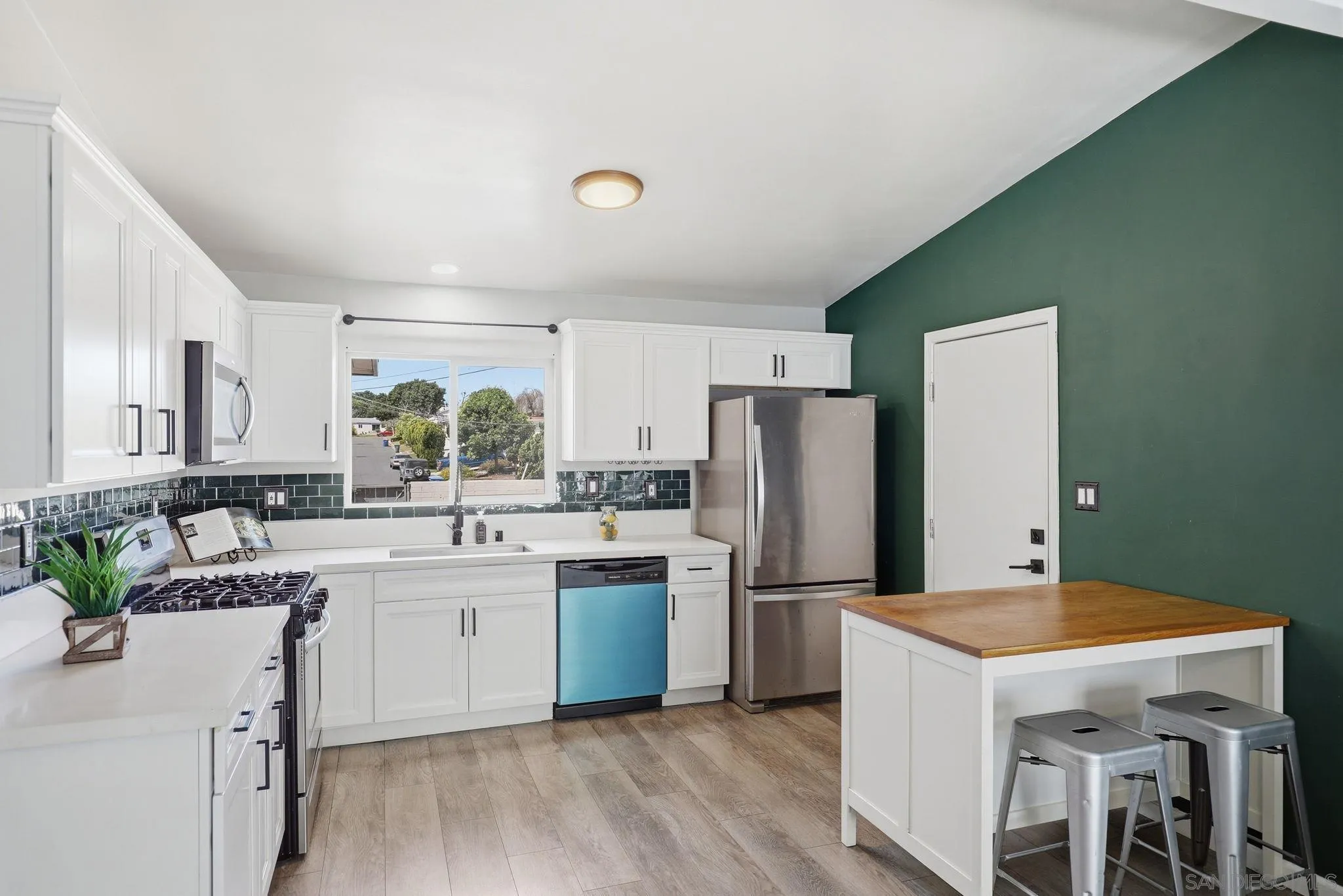https://cdn.realtyfeed.com/cdn/127/260006316/3cca0d2b2533470f30a270f9168cec9d.webp