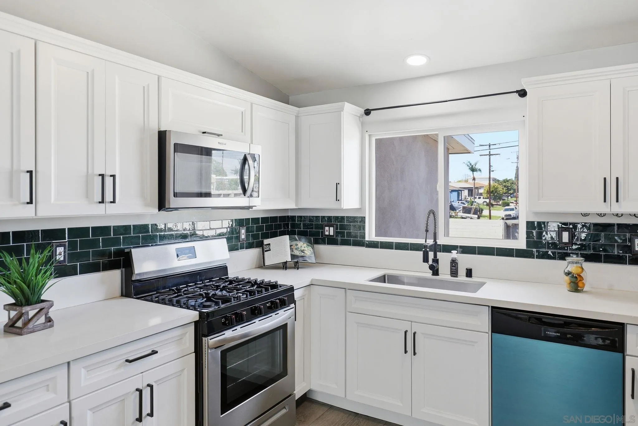 https://cdn.realtyfeed.com/cdn/127/260006316/a4e6e2b5fcb032939886d9a272963b36.webp