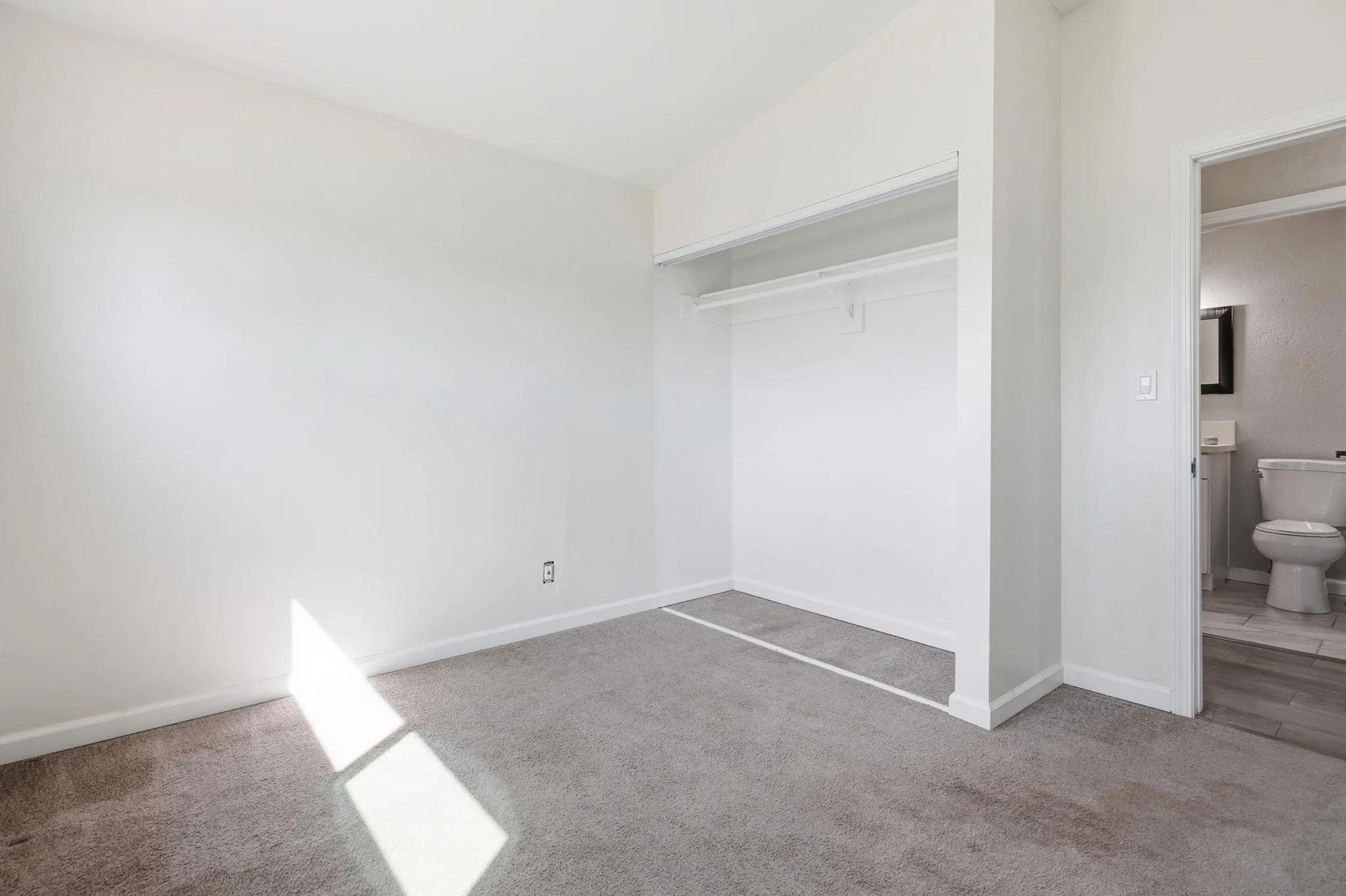 https://cdn.realtyfeed.com/cdn/127/260006316/b2ad2ca4dea1be9249126ad718051e50.webp