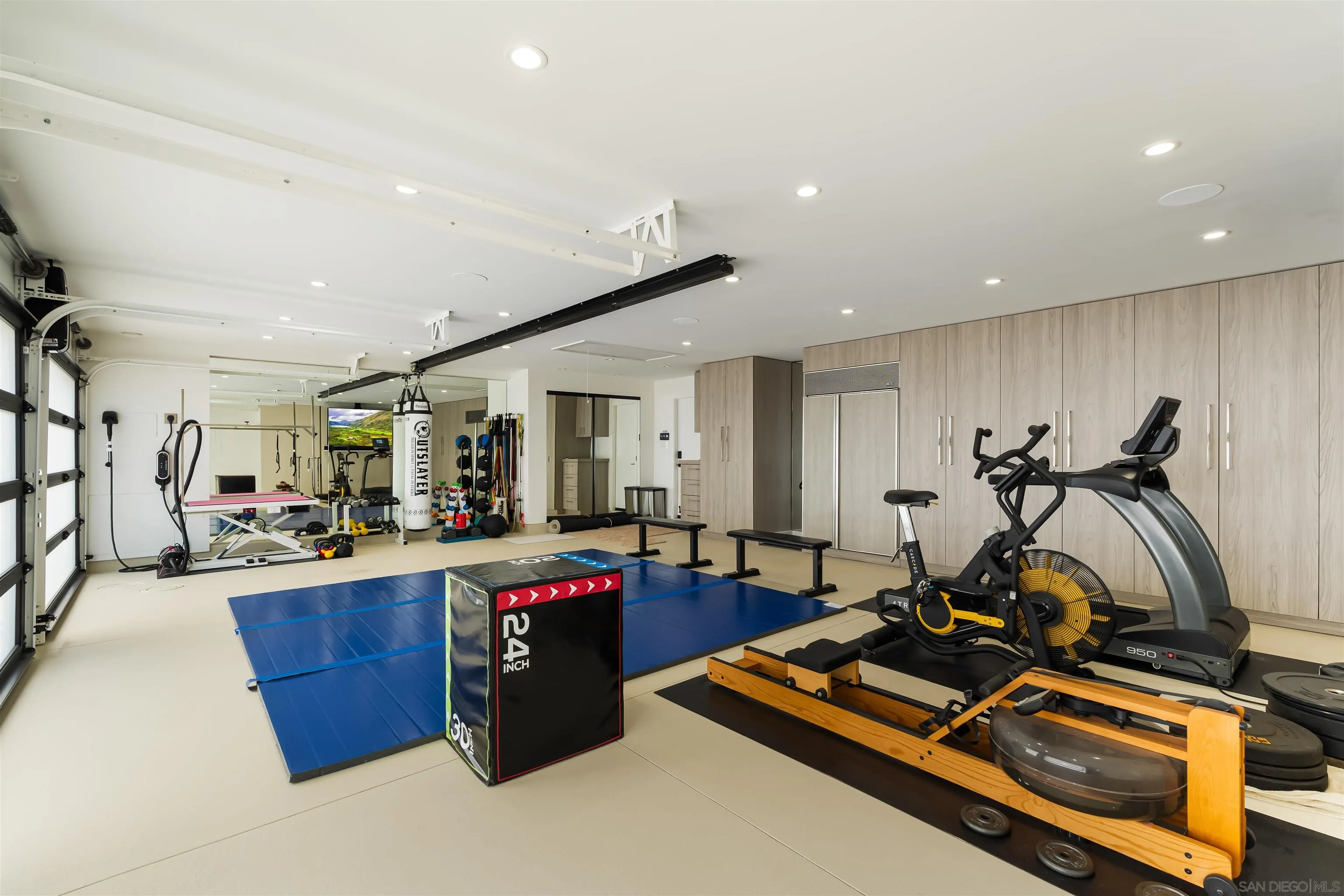 https://cdn.realtyfeed.com/cdn/127/260006336/636e31a5ef137d8b7aac50d2793a2513.webp