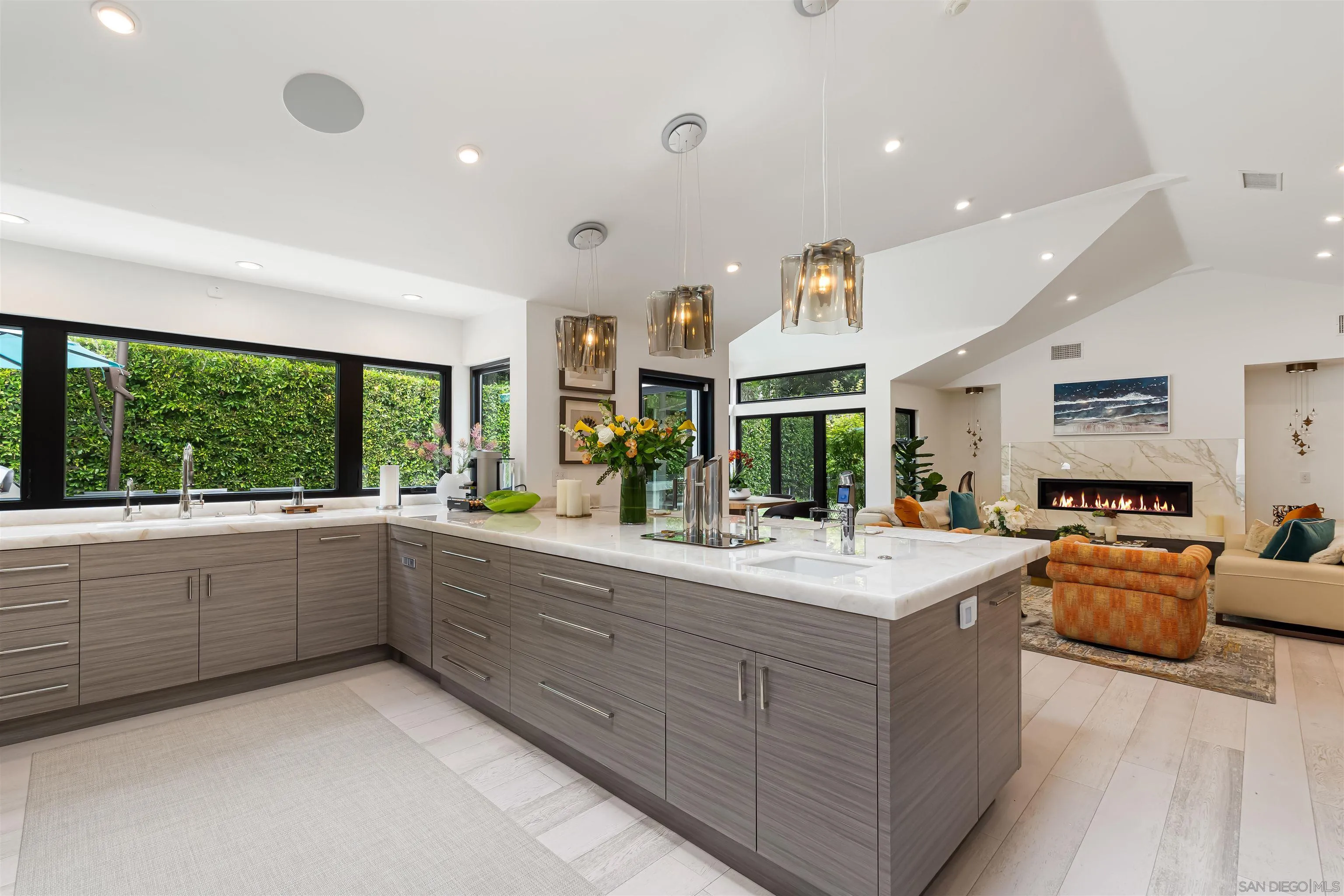 https://cdn.realtyfeed.com/cdn/127/260006336/cdeb3b920e5394cb77283c86c593341f.webp