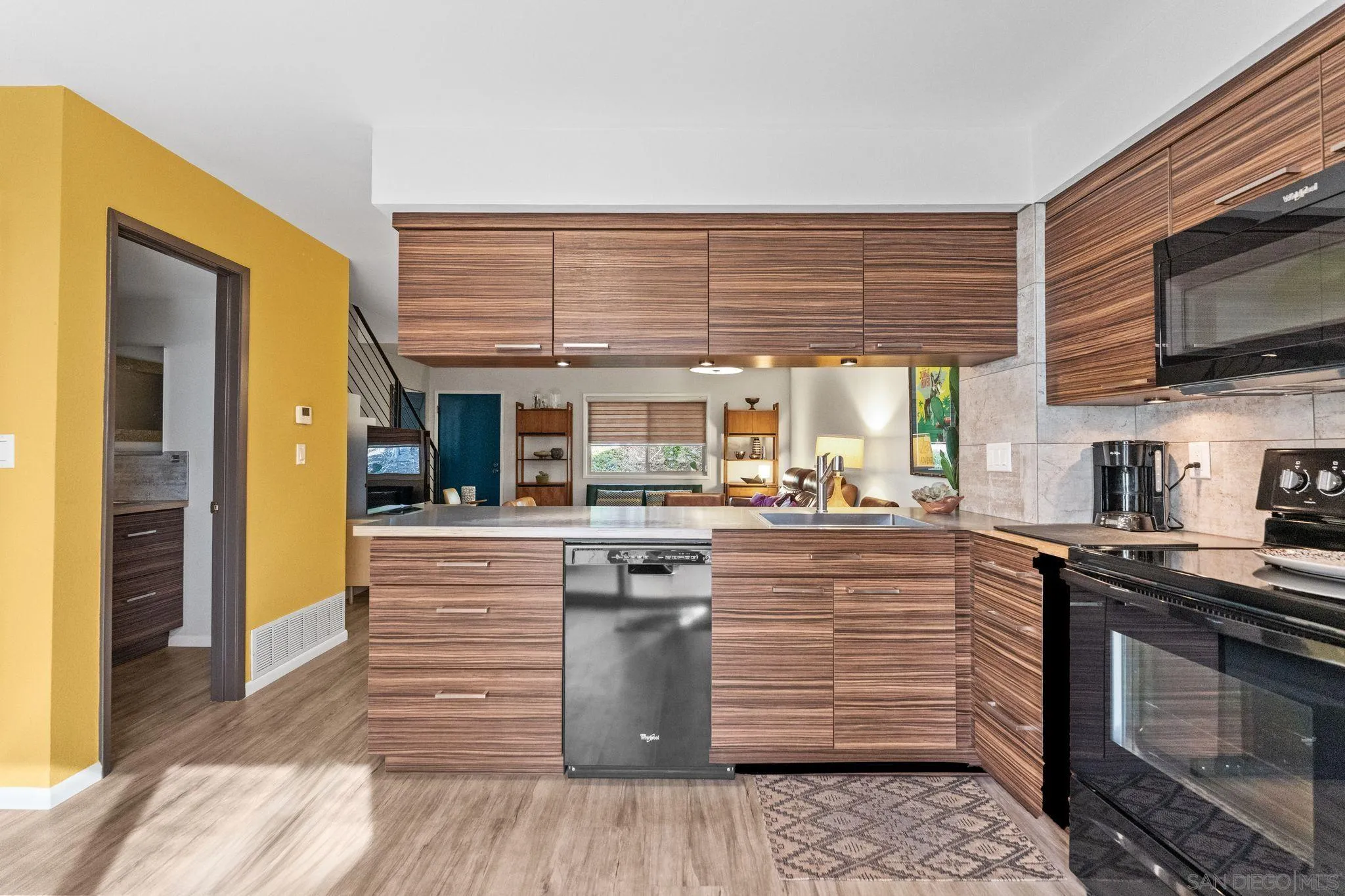 https://cdn.realtyfeed.com/cdn/127/260006351/6edb121e2ed121b635461294e1a166b8.webp