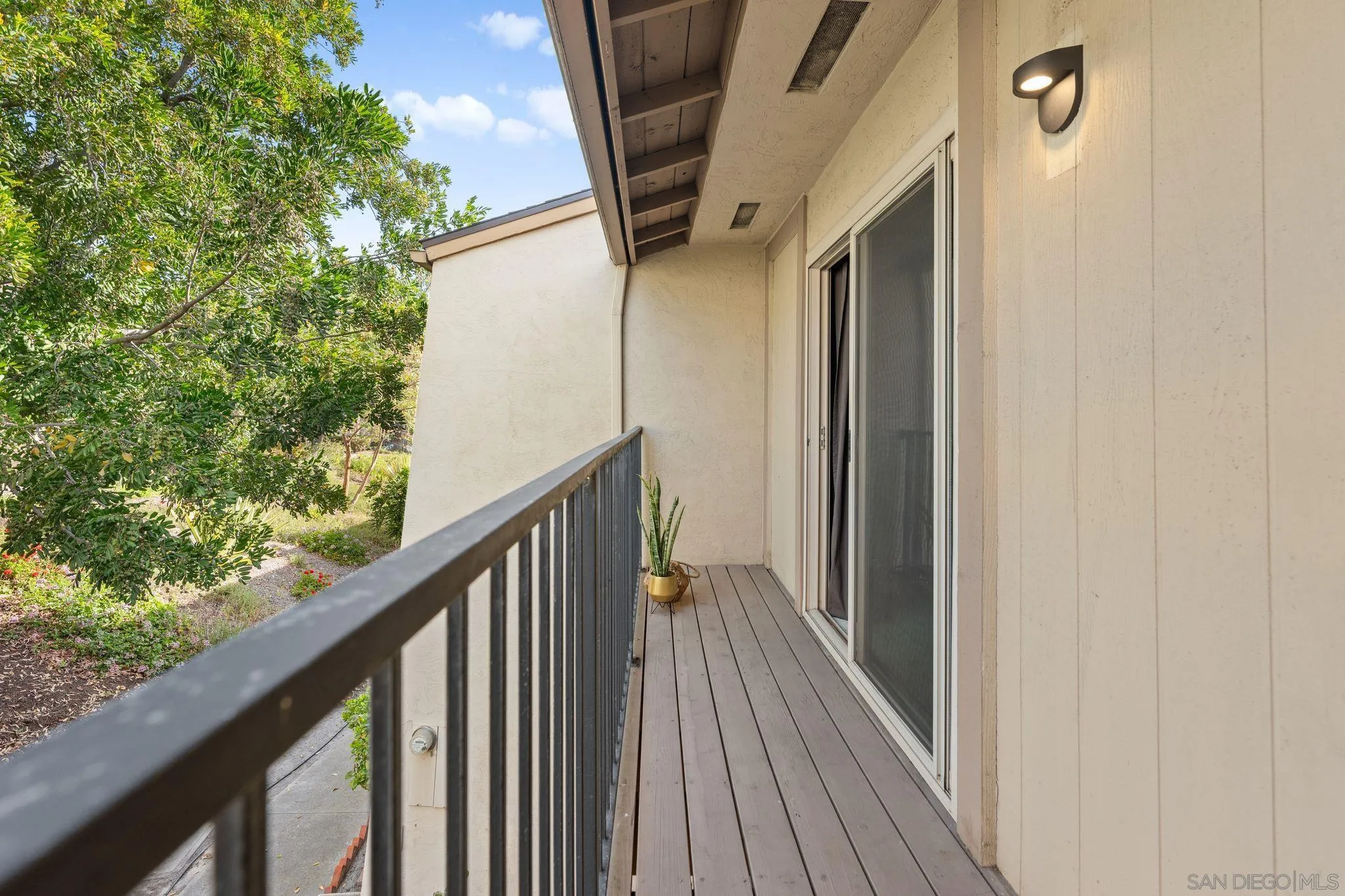https://cdn.realtyfeed.com/cdn/127/260006351/ed2c312d22a9457b84eebd1204c69e04.webp