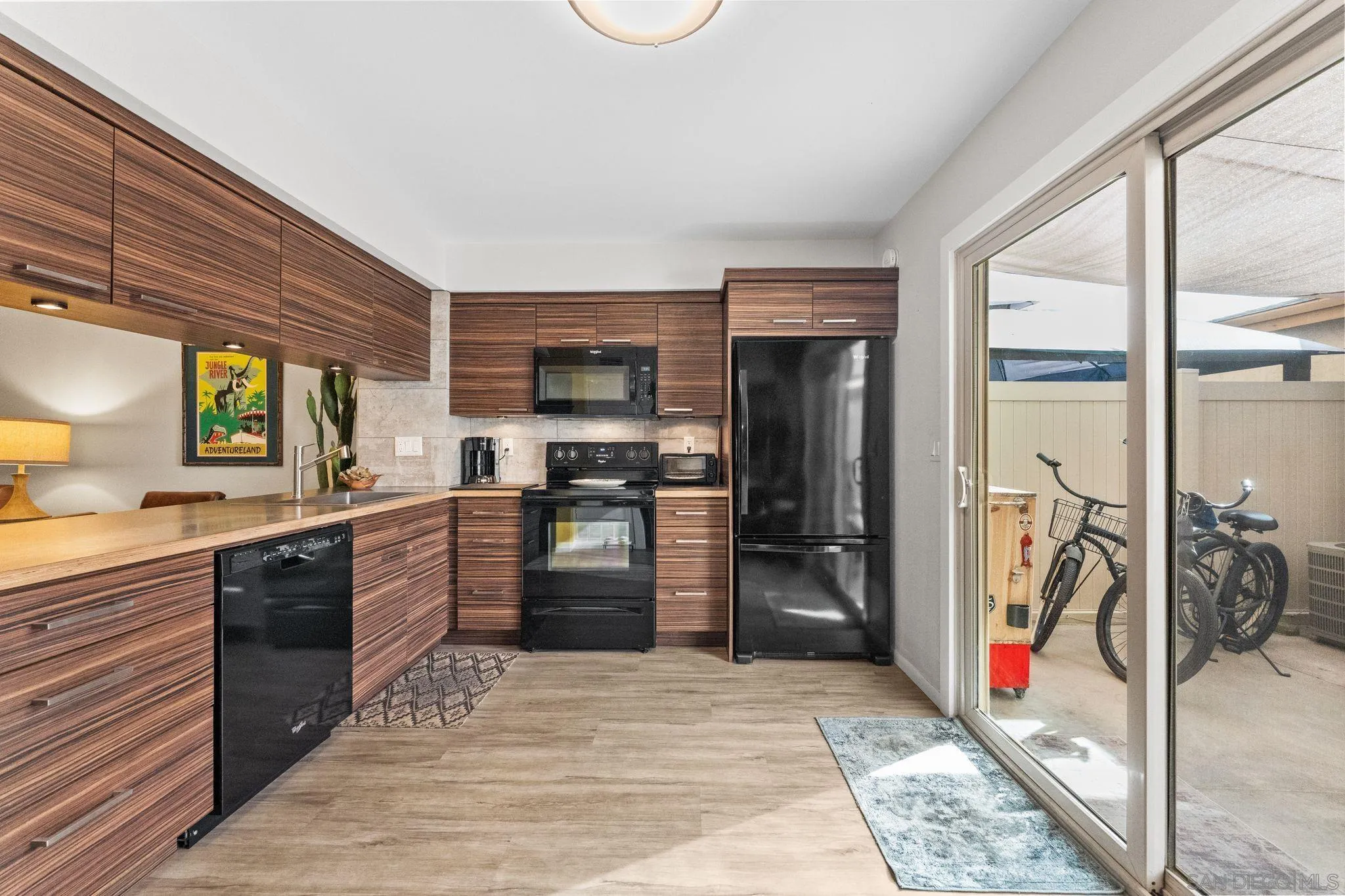 https://cdn.realtyfeed.com/cdn/127/260006351/f46ae1d597a9d72f8bd86492881ffa5a.webp