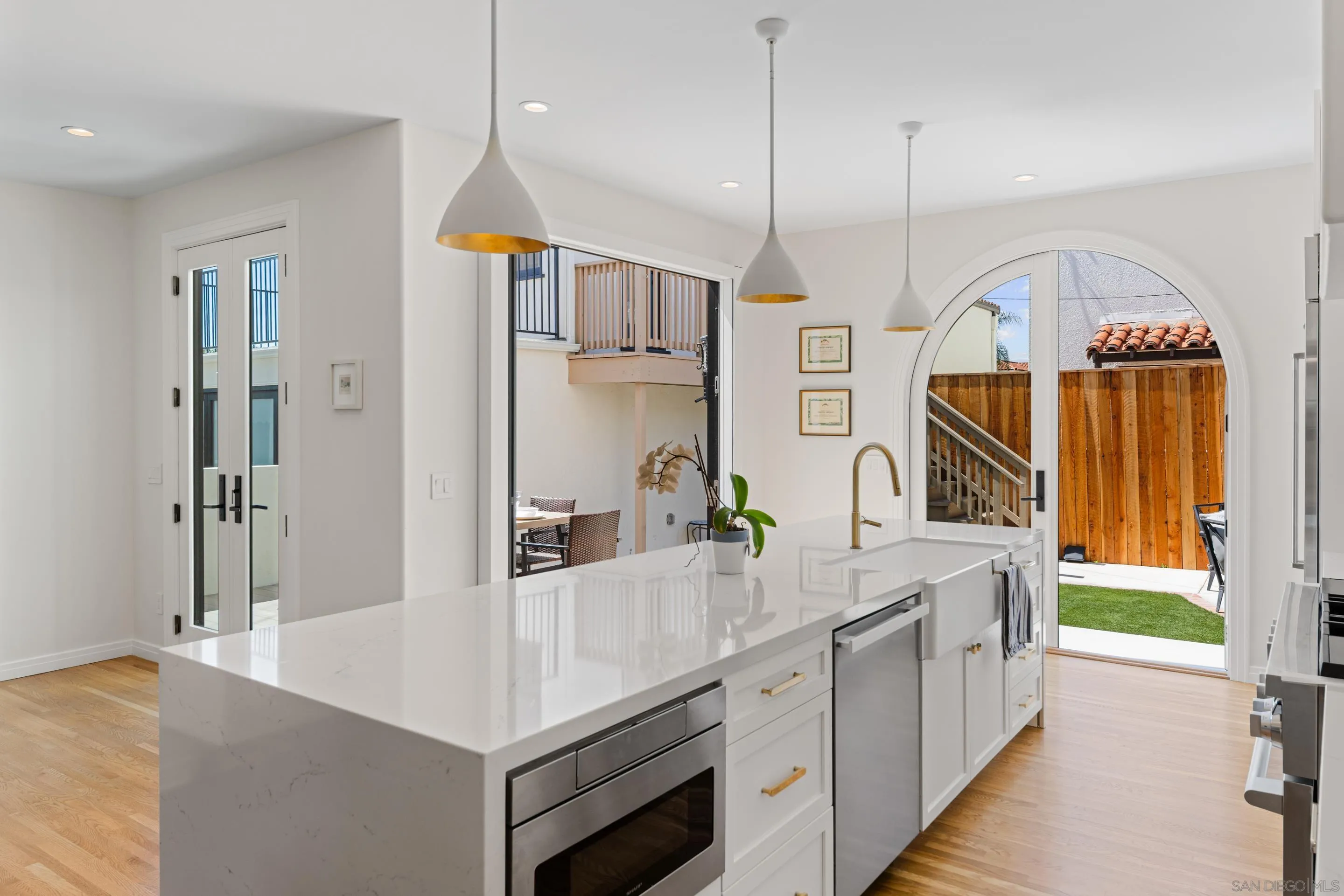 https://cdn.realtyfeed.com/cdn/127/260006352/0f0170cd046d1e0c00afbe4abb8cd353.webp