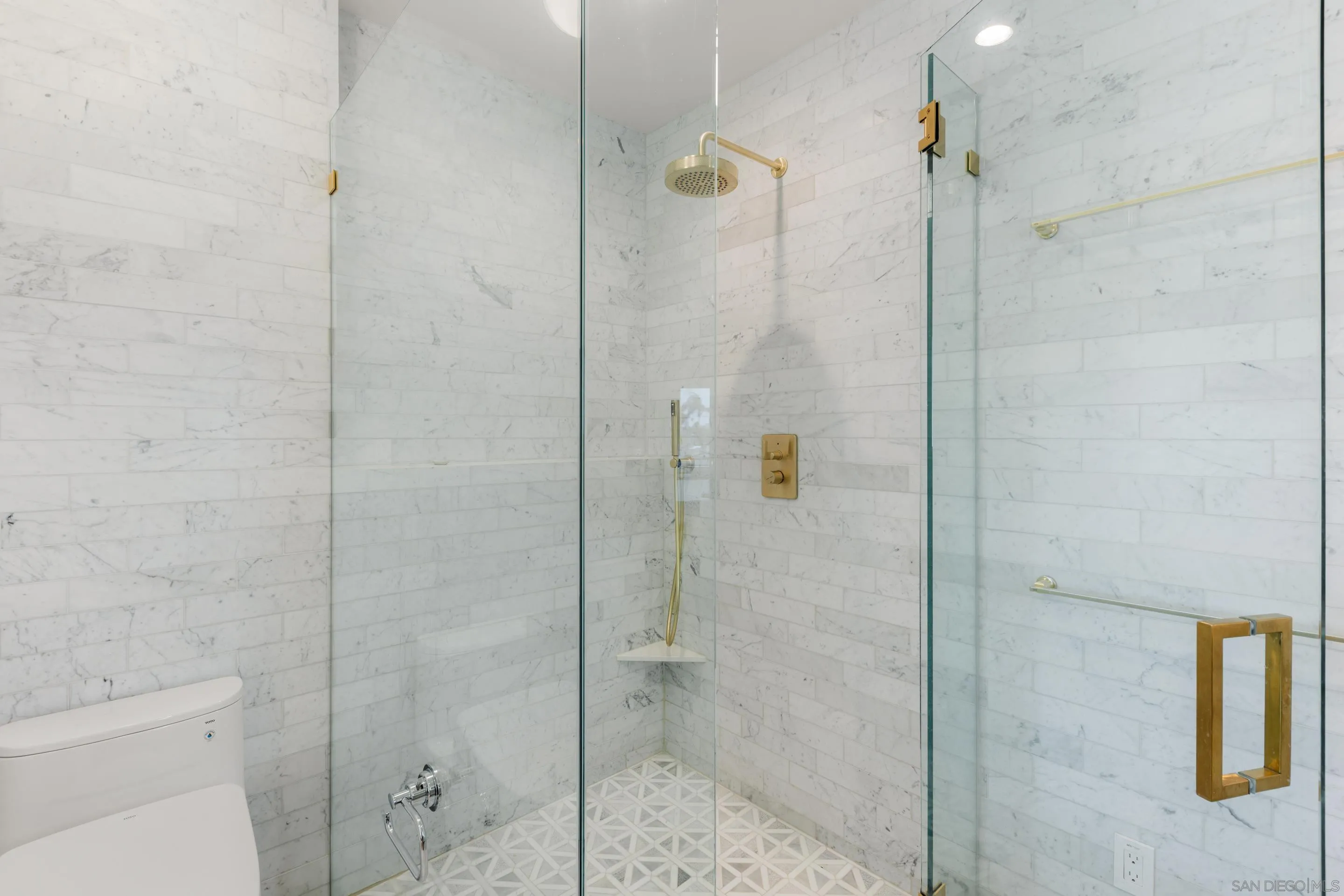 https://cdn.realtyfeed.com/cdn/127/260006352/612240731da6cc0185b646d8f14b55aa.webp