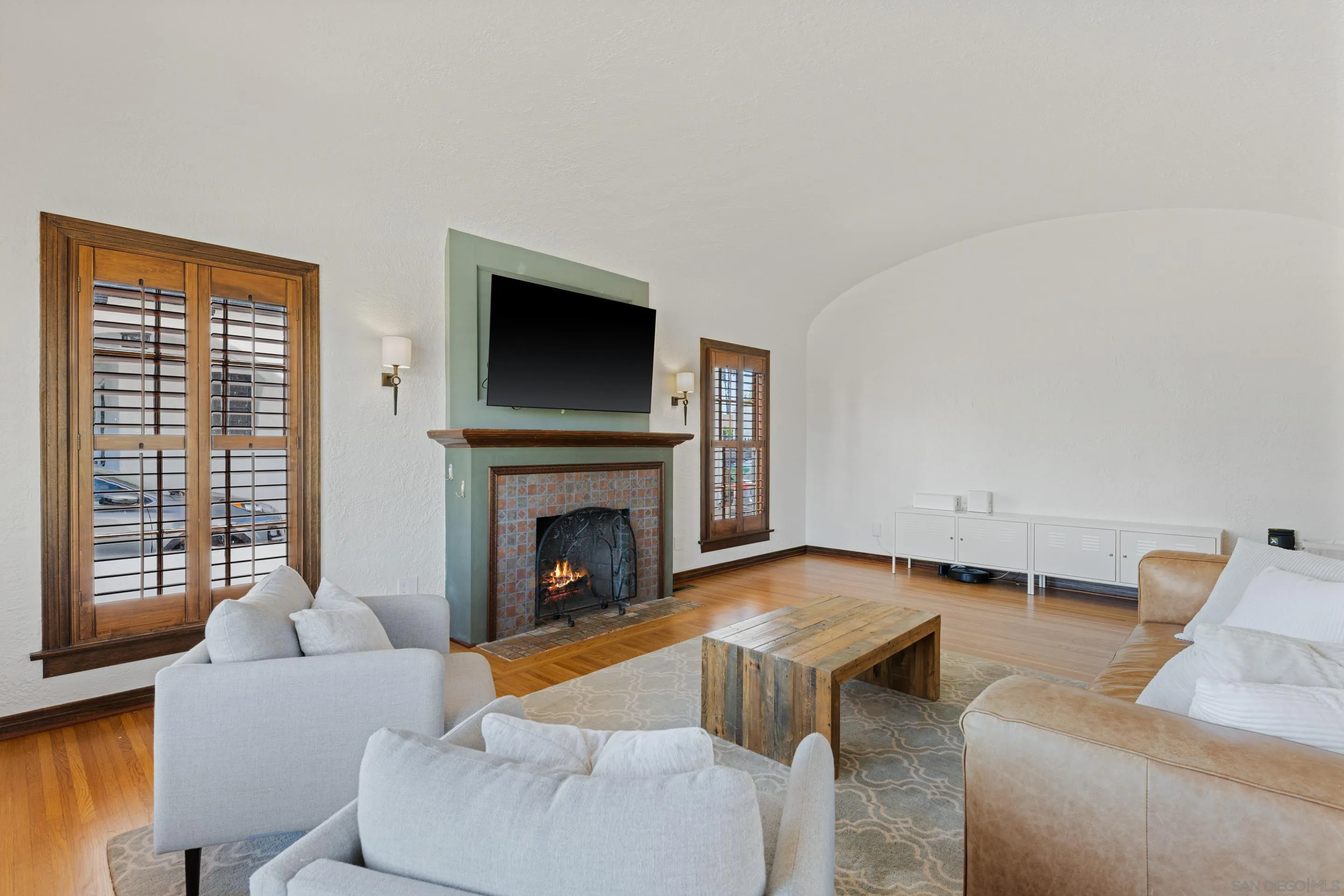 https://cdn.realtyfeed.com/cdn/127/260006352/7699124779d02f72c6fe5712d5358ae4.webp