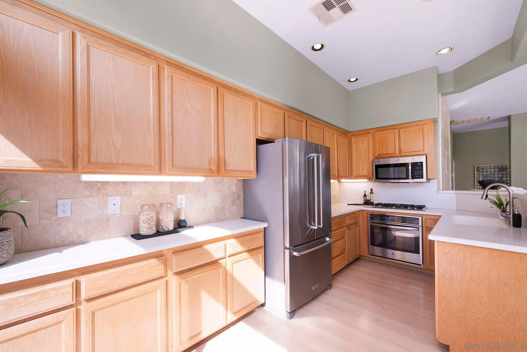 https://cdn.realtyfeed.com/cdn/127/260006353/06e566d9f5bebdd7ab9fa891d0c62945.webp