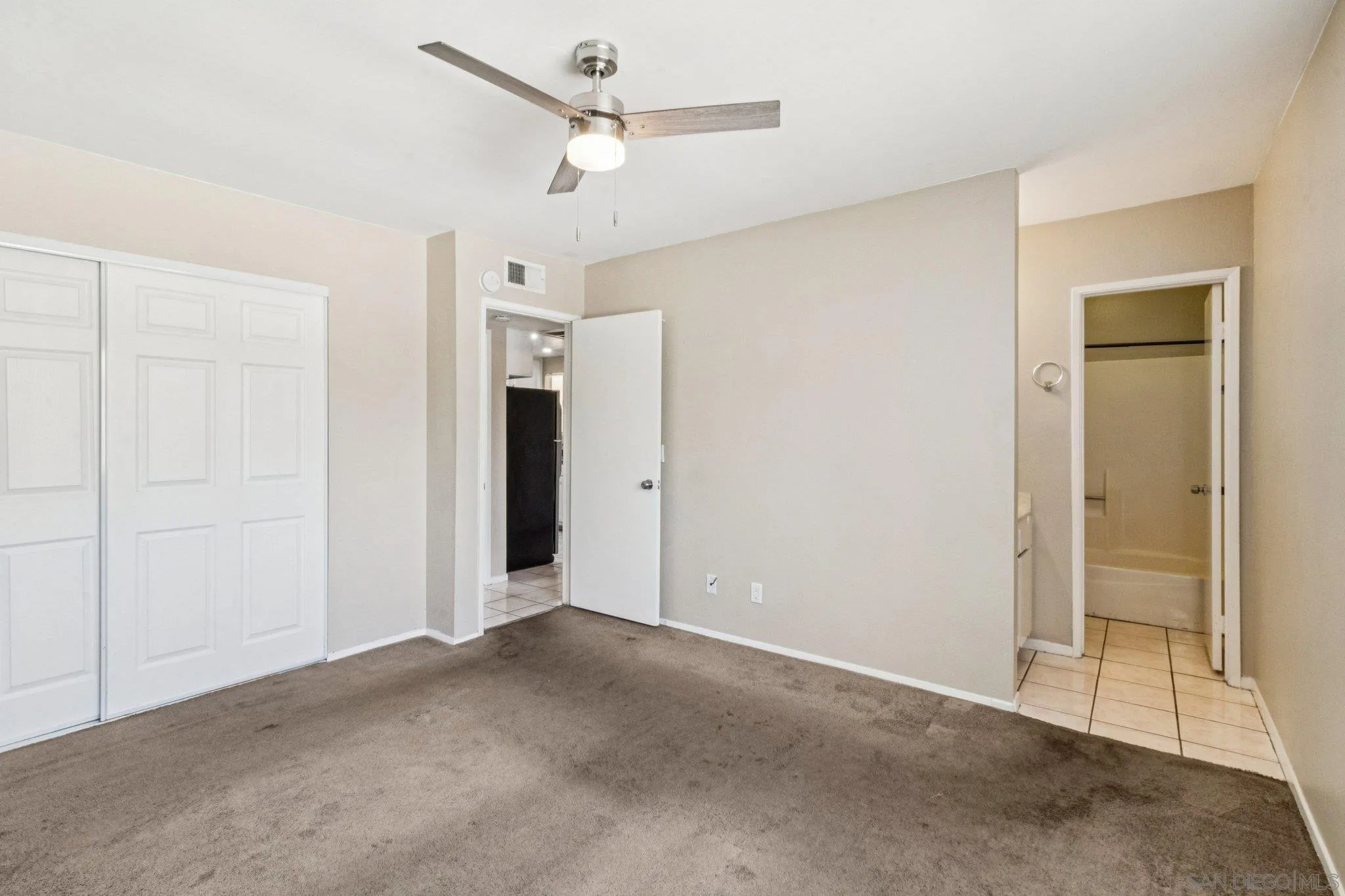 https://cdn.realtyfeed.com/cdn/127/260006358/f1e71fc39002744699b0c628609d49c8.webp