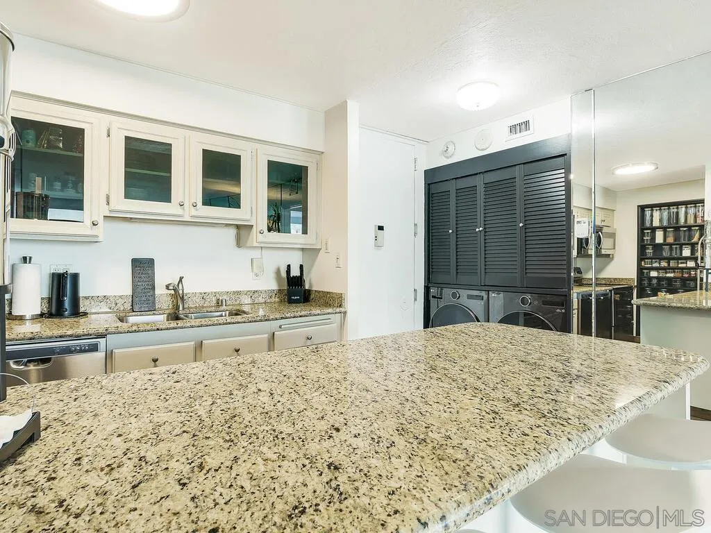 Photo #12: 260006361 Listing: Photo #12