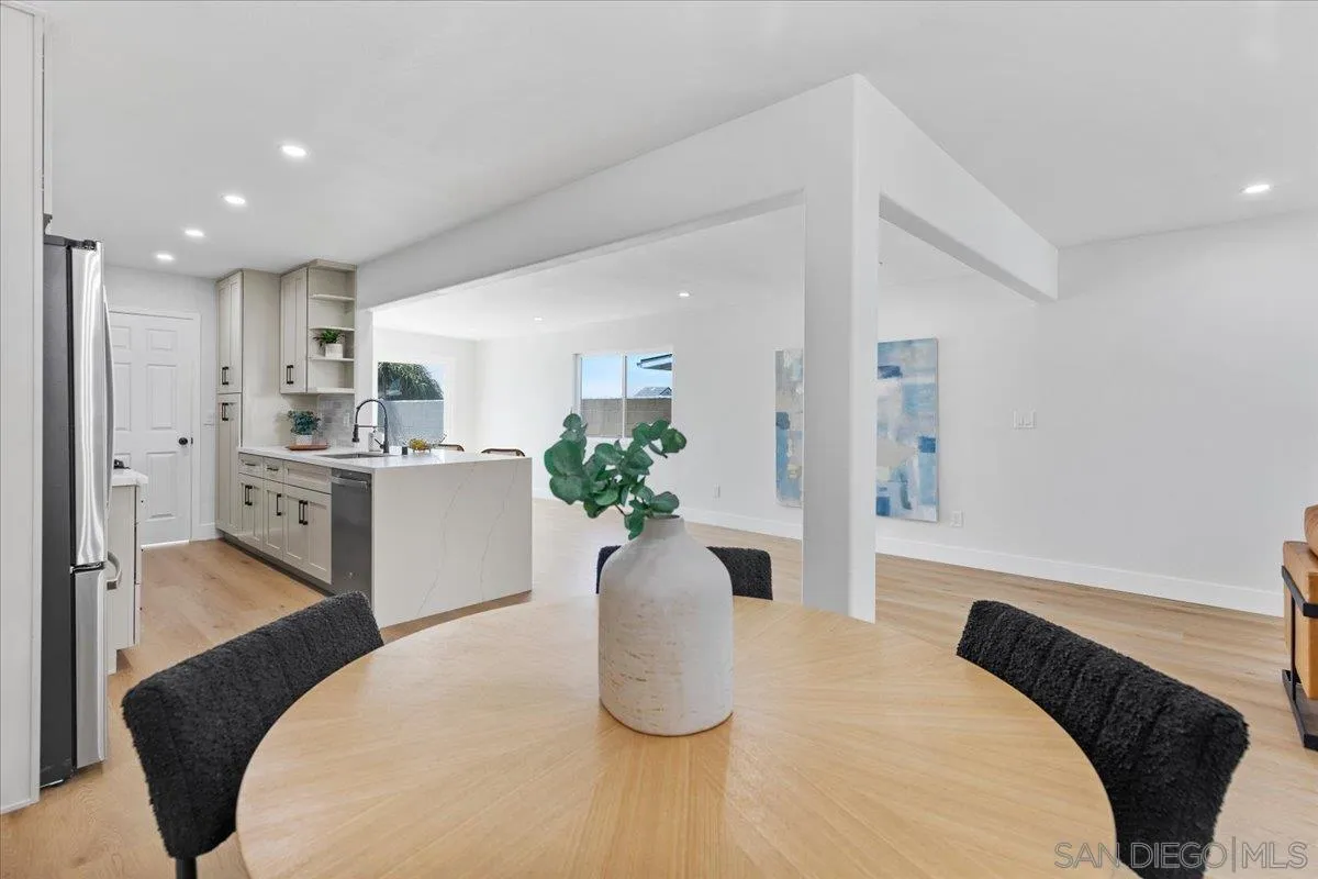 https://cdn.realtyfeed.com/cdn/127/260006363/61e6eefe599626d0f4857ff7ed18eaa7.webp
