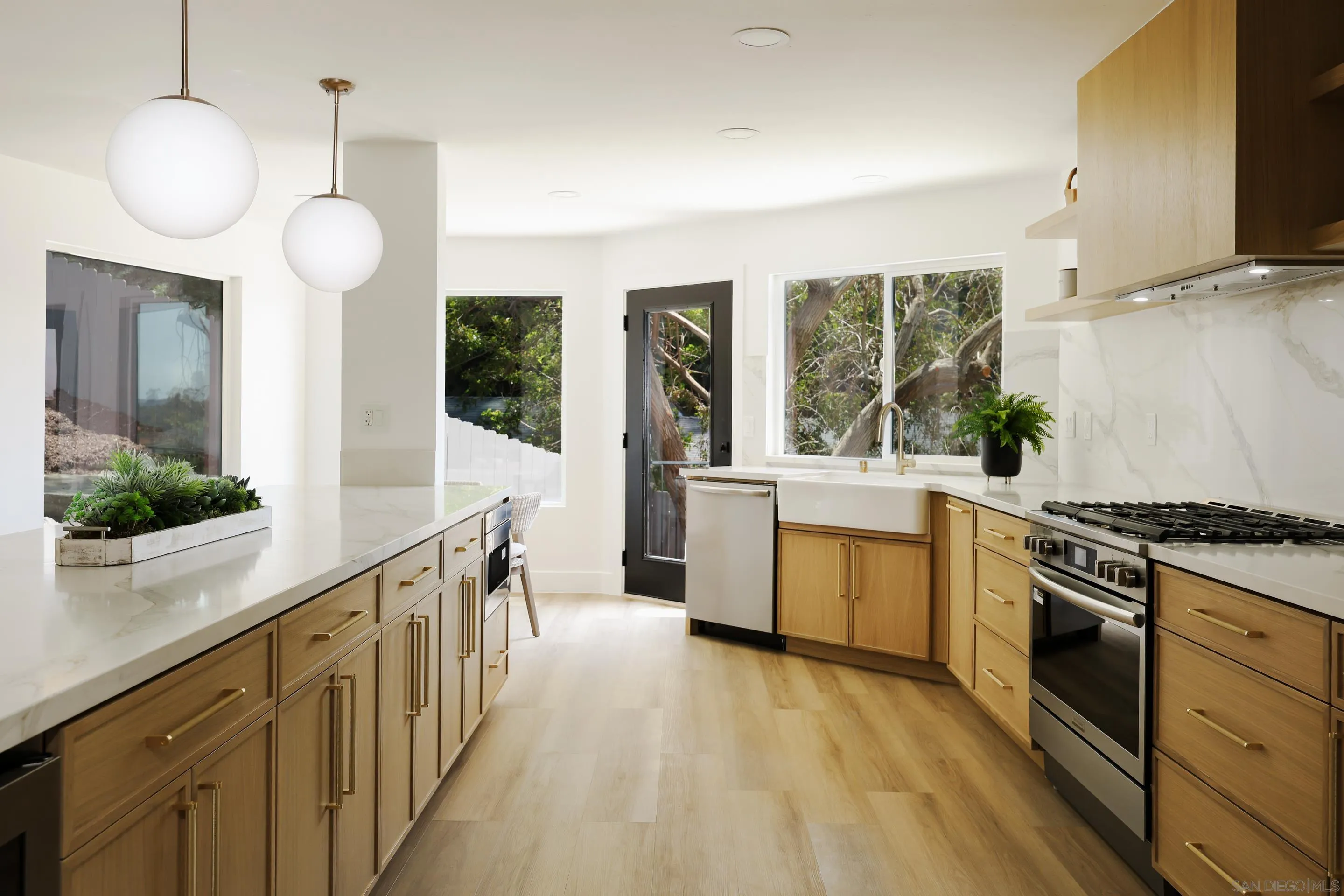 https://cdn.realtyfeed.com/cdn/127/260006364/1c0d42fc2248b7528dc6d343627fbb50.webp
