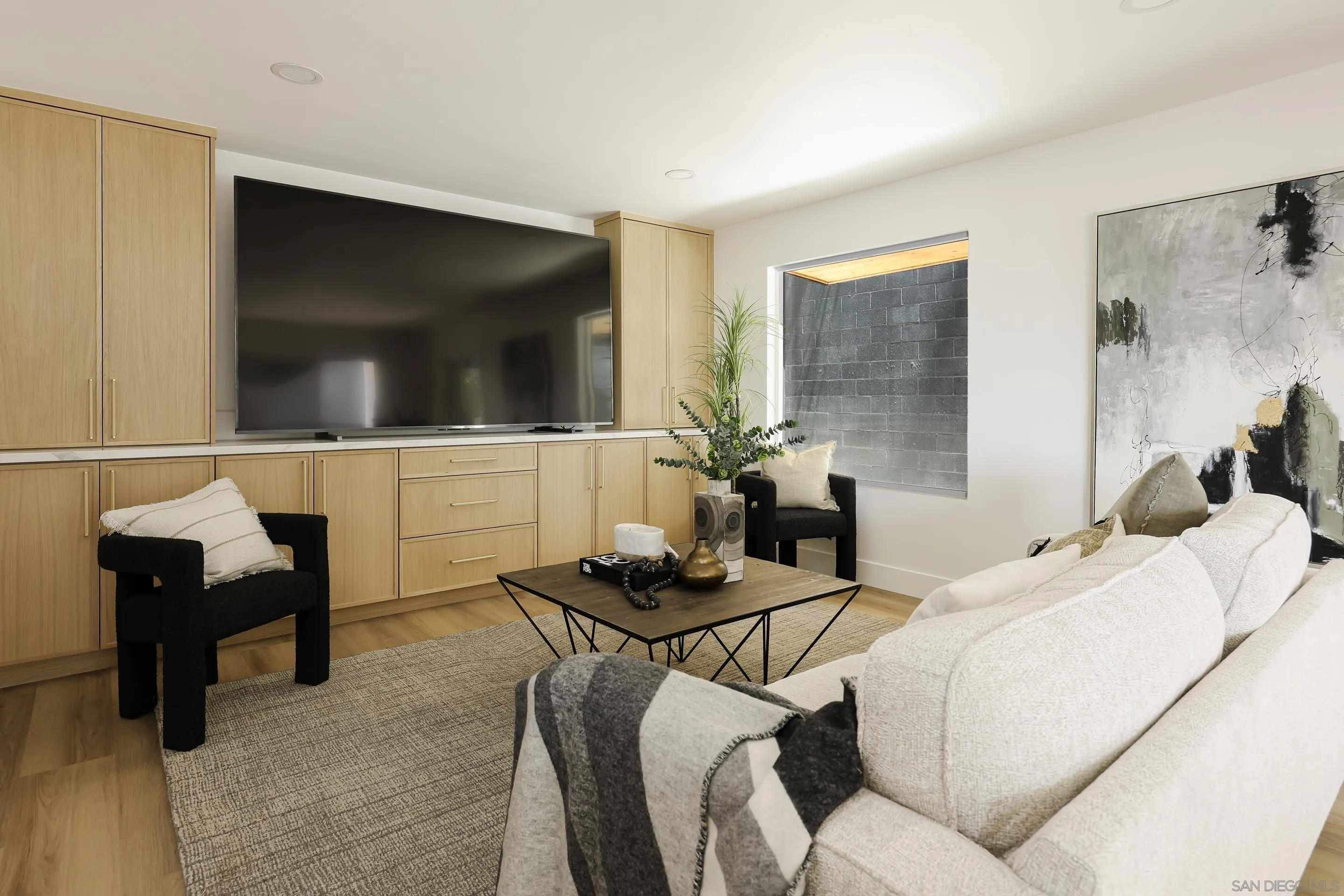 https://cdn.realtyfeed.com/cdn/127/260006364/f61df83451384bf81f758409b788e166.webp