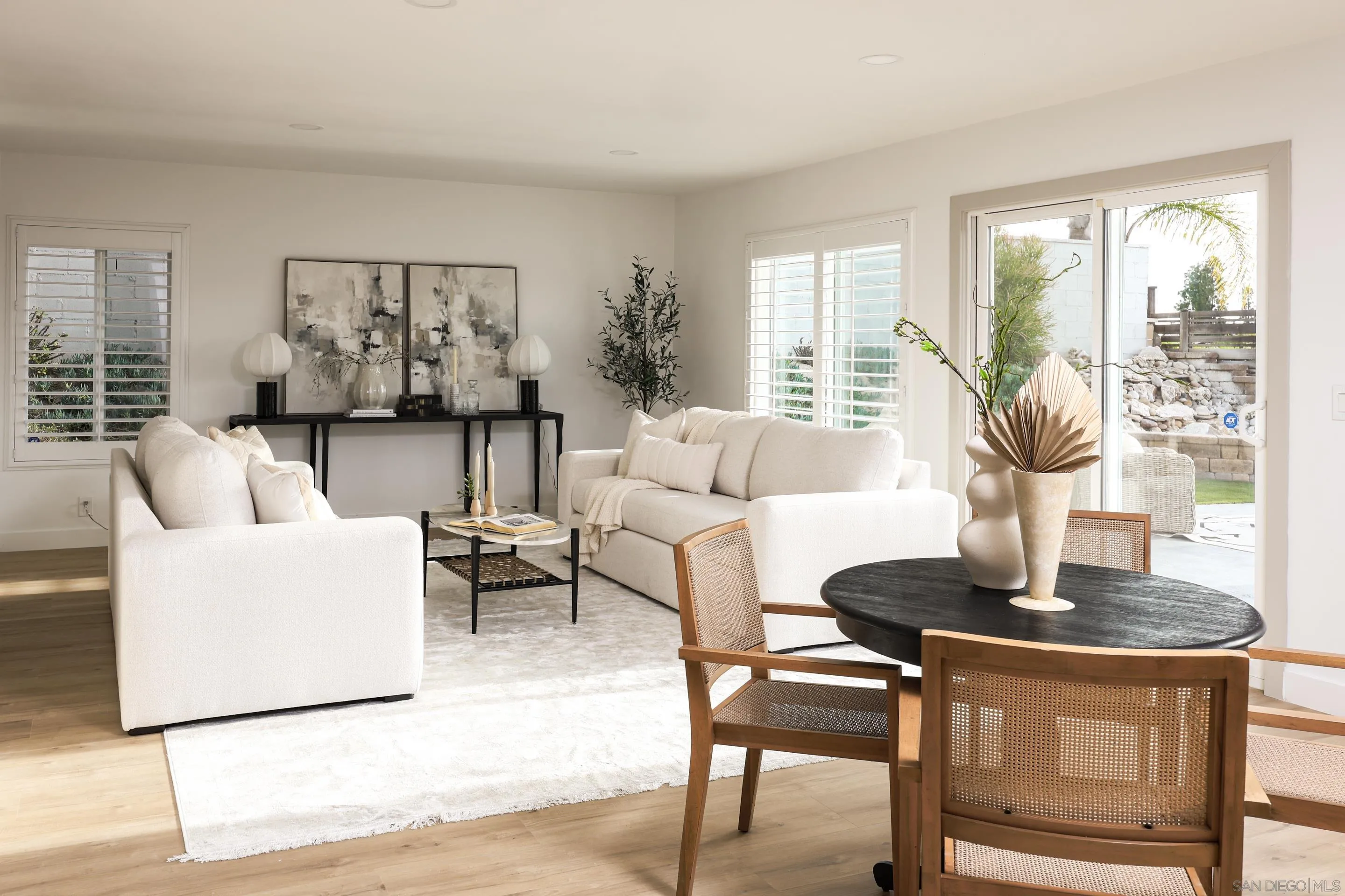 https://cdn.realtyfeed.com/cdn/127/260006367/100dc69b6444cee0364836fffceab78e.webp