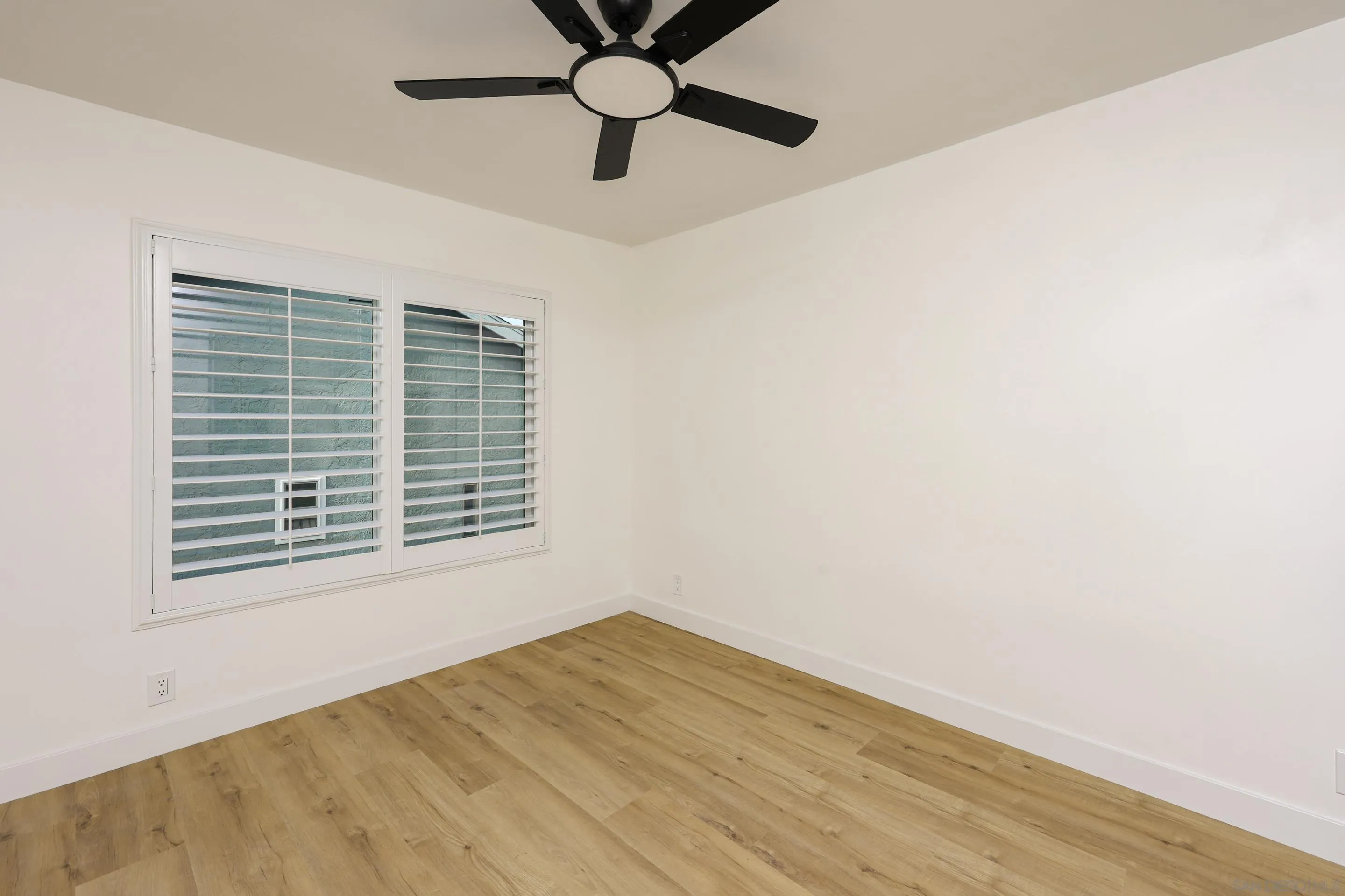 https://cdn.realtyfeed.com/cdn/127/260006367/beafba700fb7e6b0a5415f437ab67e48.webp