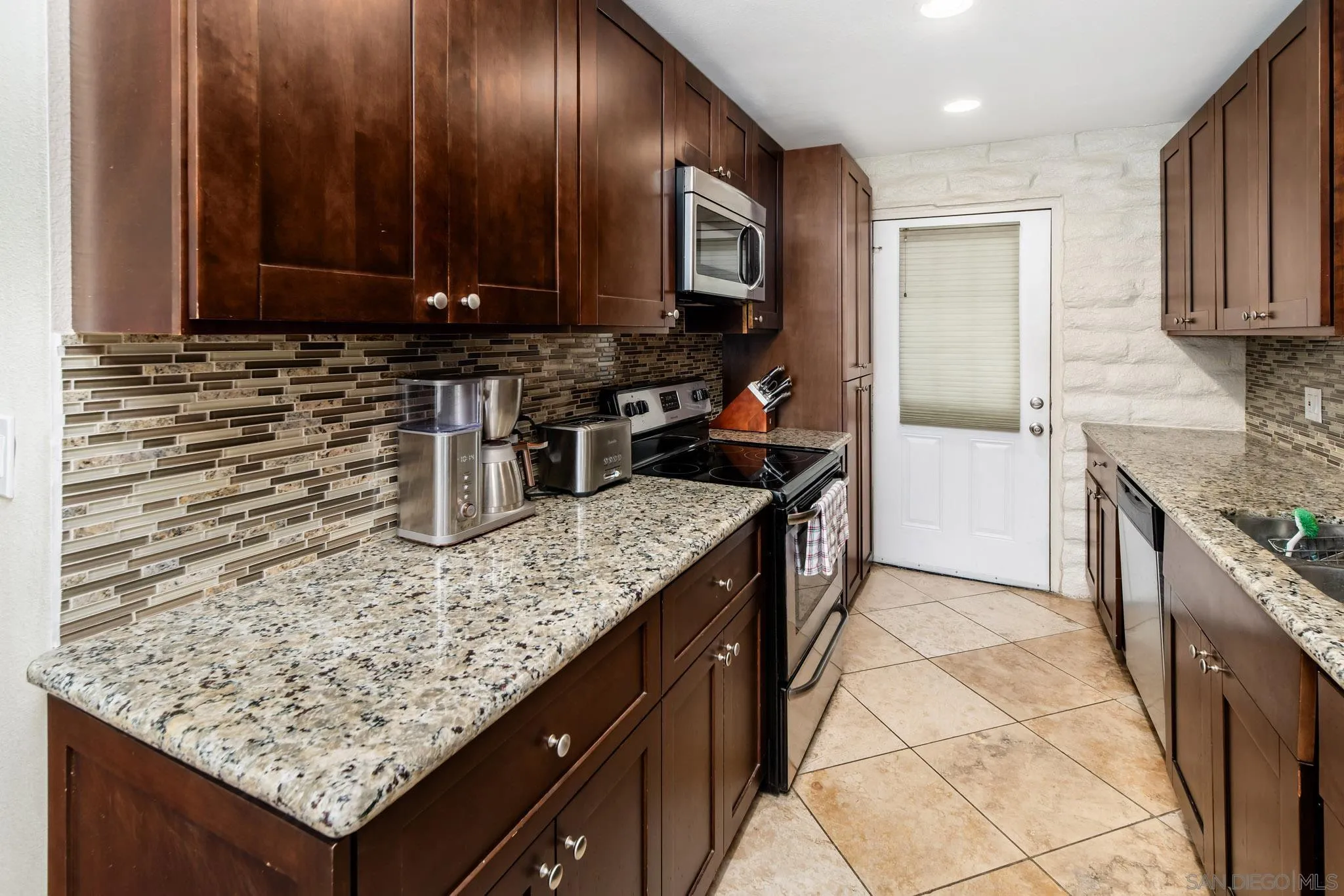 Photo #12: 260006369 Listing: Photo #12