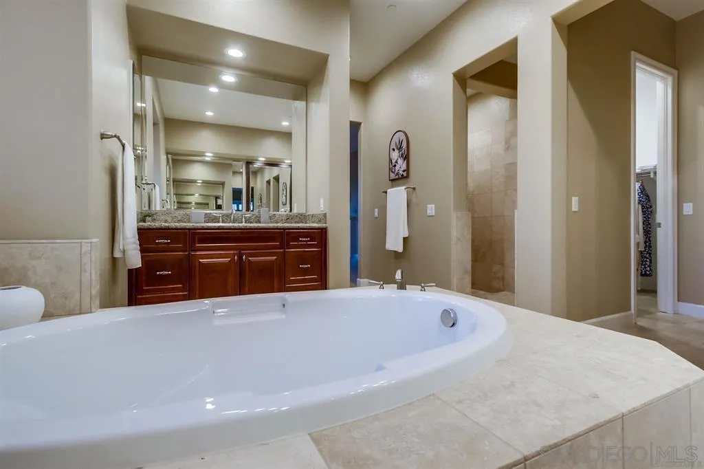 https://cdn.realtyfeed.com/cdn/127/260006378/288d6a5c255b4a19c7924b95214b359d.webp