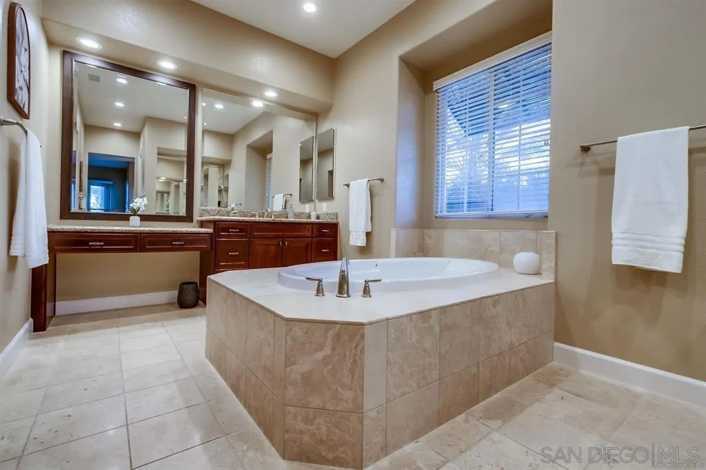 https://cdn.realtyfeed.com/cdn/127/260006378/4d1bb5a908506773886ac2cc926769b5.webp