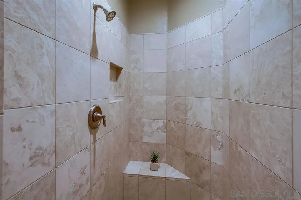 https://cdn.realtyfeed.com/cdn/127/260006378/5e6164c1440cff290f190dbc113310a7.webp