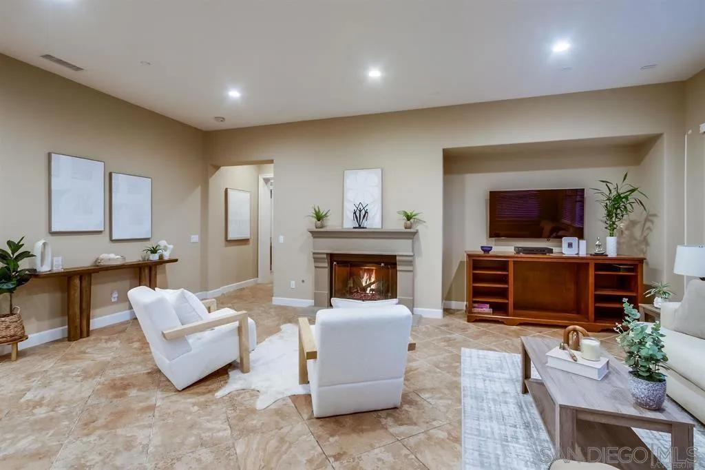 https://cdn.realtyfeed.com/cdn/127/260006378/6c1b87eda65804bcf6e66df977084421.webp