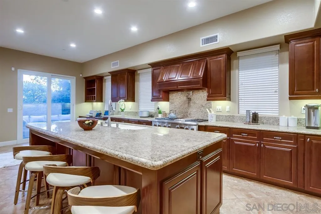 https://cdn.realtyfeed.com/cdn/127/260006378/867a471c42b7b50e0bd29cf3e7a25e98.webp
