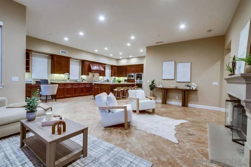 https://cdn.realtyfeed.com/cdn/127/260006378/b014ff3a923f29ad8854cc6f84f93594.webp