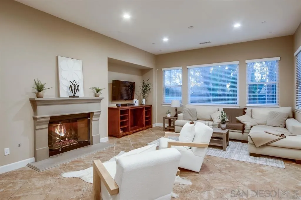 https://cdn.realtyfeed.com/cdn/127/260006378/d7546464d61838335a096599987ece6b.webp
