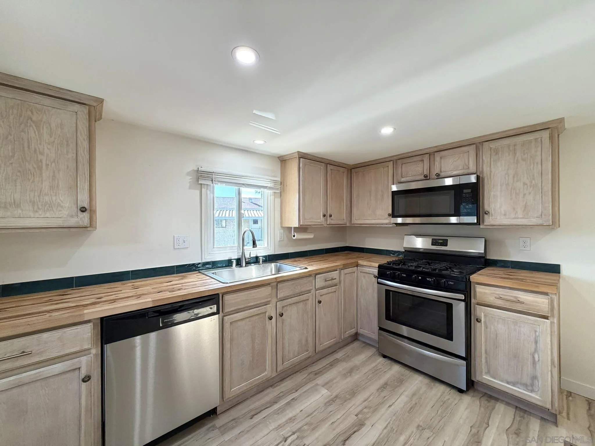 6460 Convoy Ct UNIT 126, San Diego, CA, 92117
