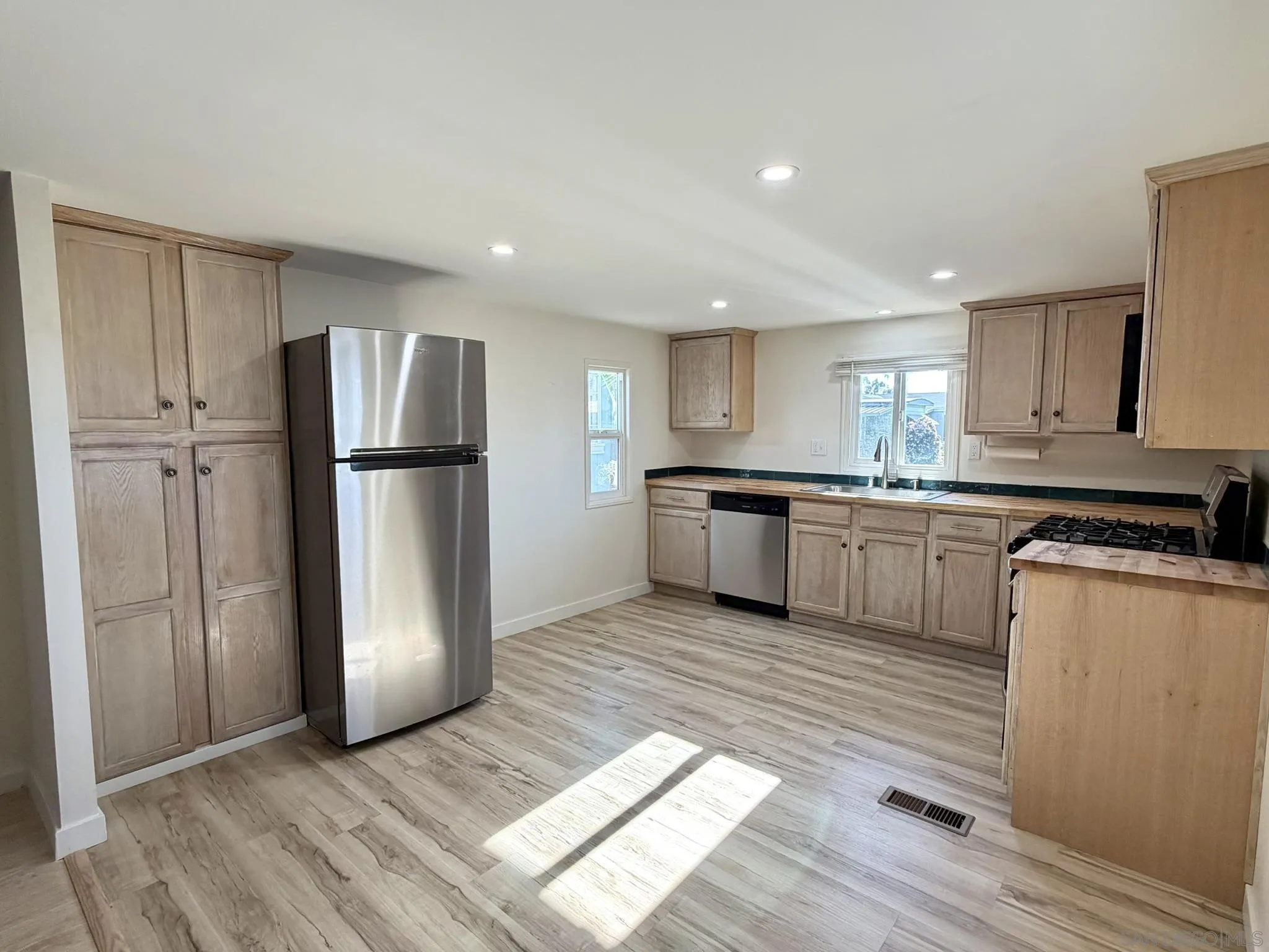 https://cdn.realtyfeed.com/cdn/127/260006379/f69891a5848ac56758357f1e60f91002.webp