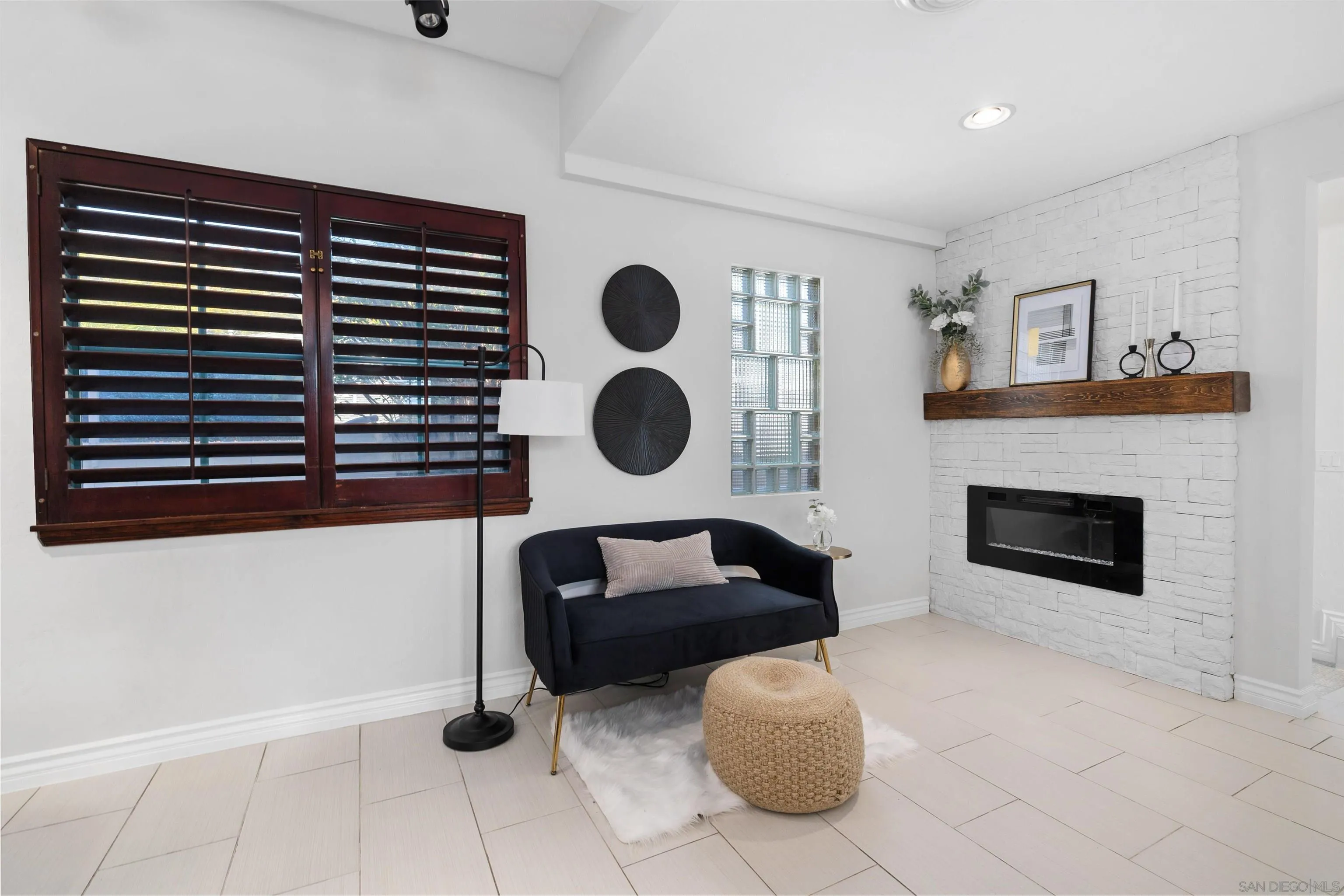 https://cdn.realtyfeed.com/cdn/127/260006393/4eb337bf7e8aa5b00a35b223e806c074.webp