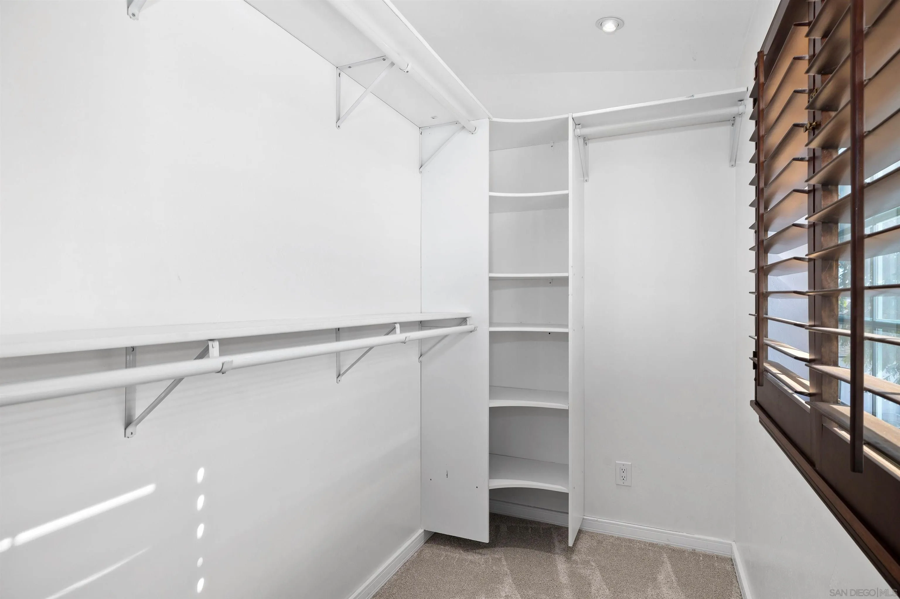 https://cdn.realtyfeed.com/cdn/127/260006393/9ba8925970f857d5401acf3e68ba3272.webp