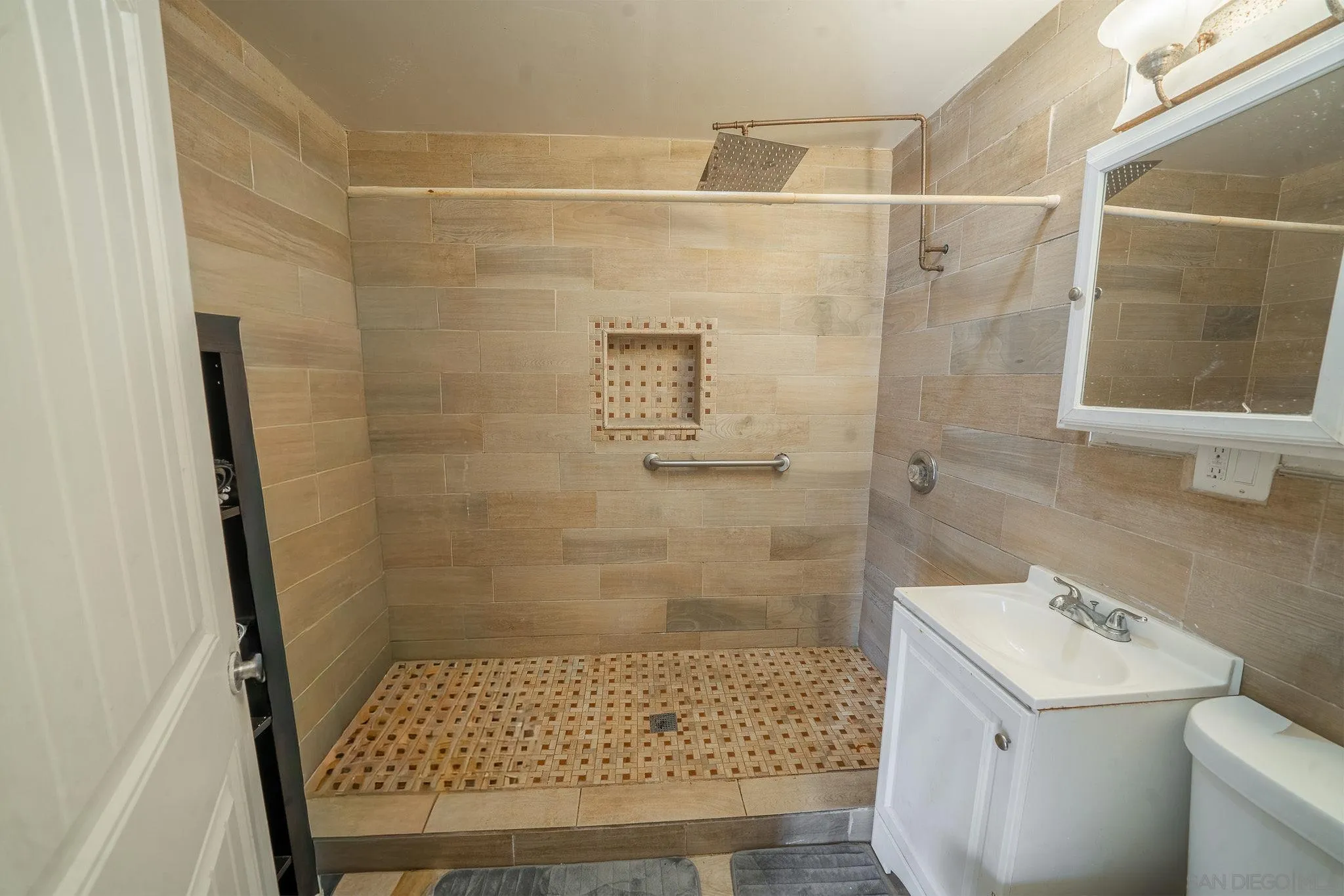 https://cdn.realtyfeed.com/cdn/127/260006396/3a816885e78533e66ff346d245194585.webp