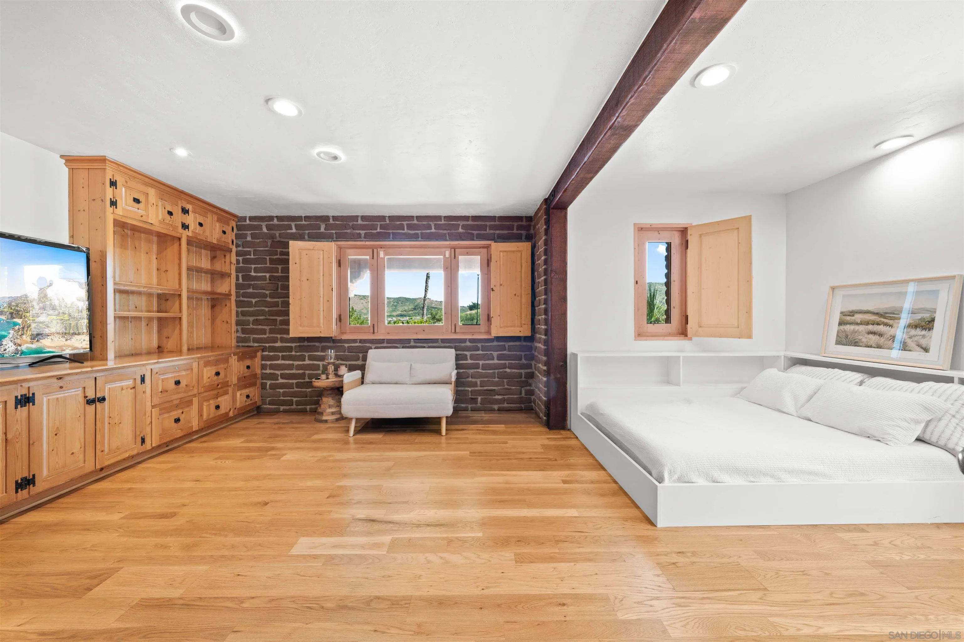 https://cdn.realtyfeed.com/cdn/127/260006397/1aa38813b4de30c039bac6e968685727.webp