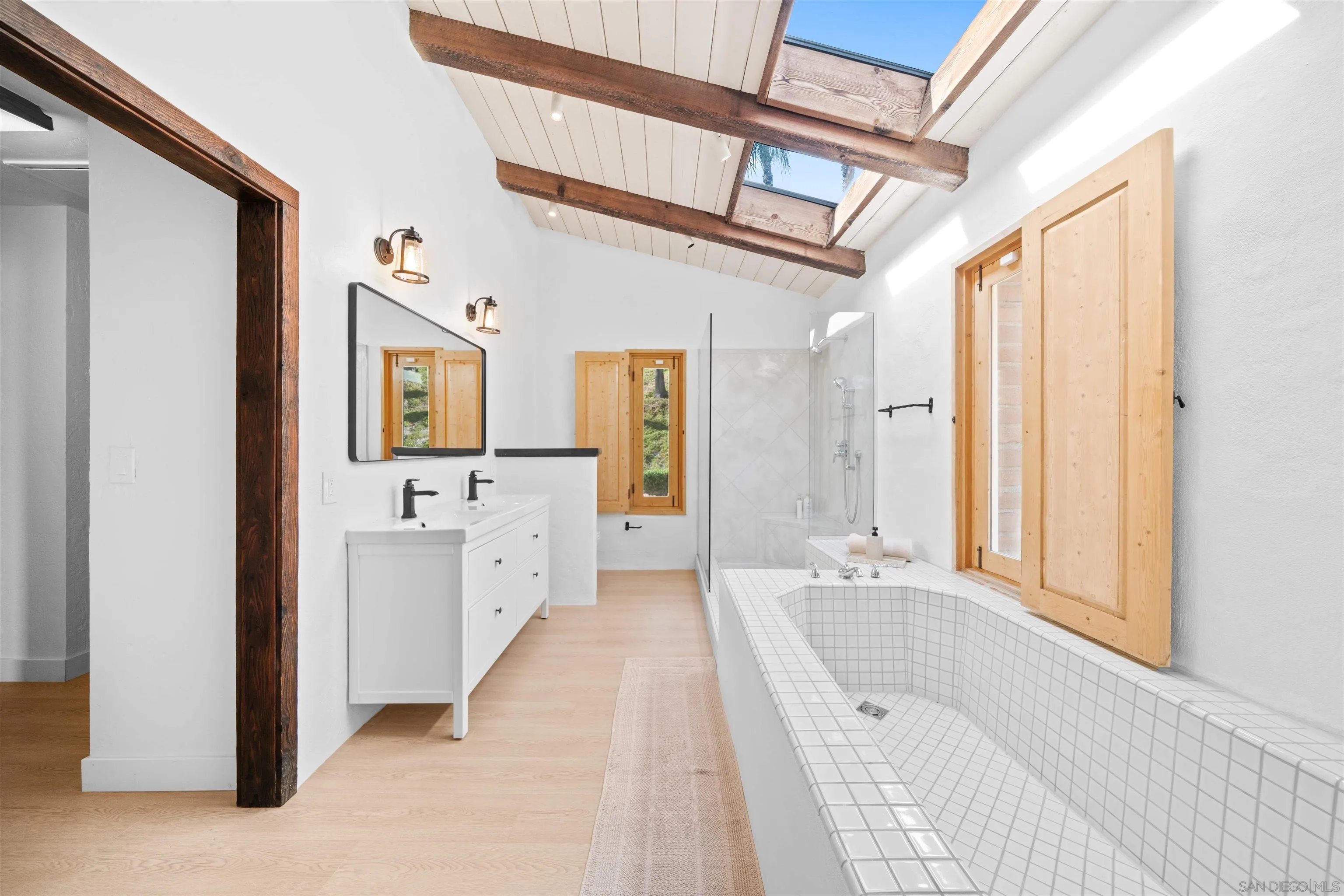https://cdn.realtyfeed.com/cdn/127/260006397/33e4d3d08955c294162b6081e05404e4.webp