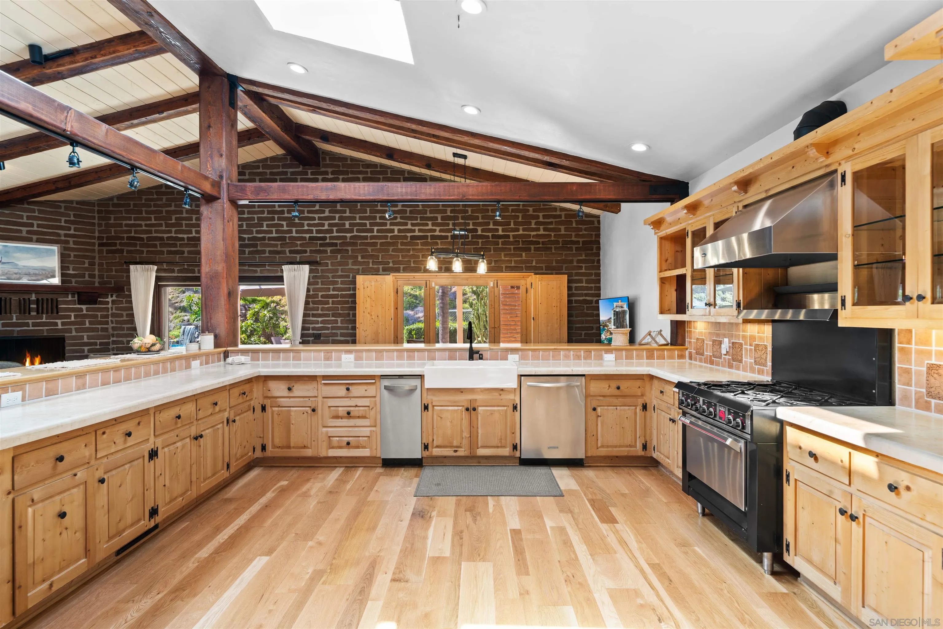 https://cdn.realtyfeed.com/cdn/127/260006397/63ad5e0babfa247526ea962b44248414.webp