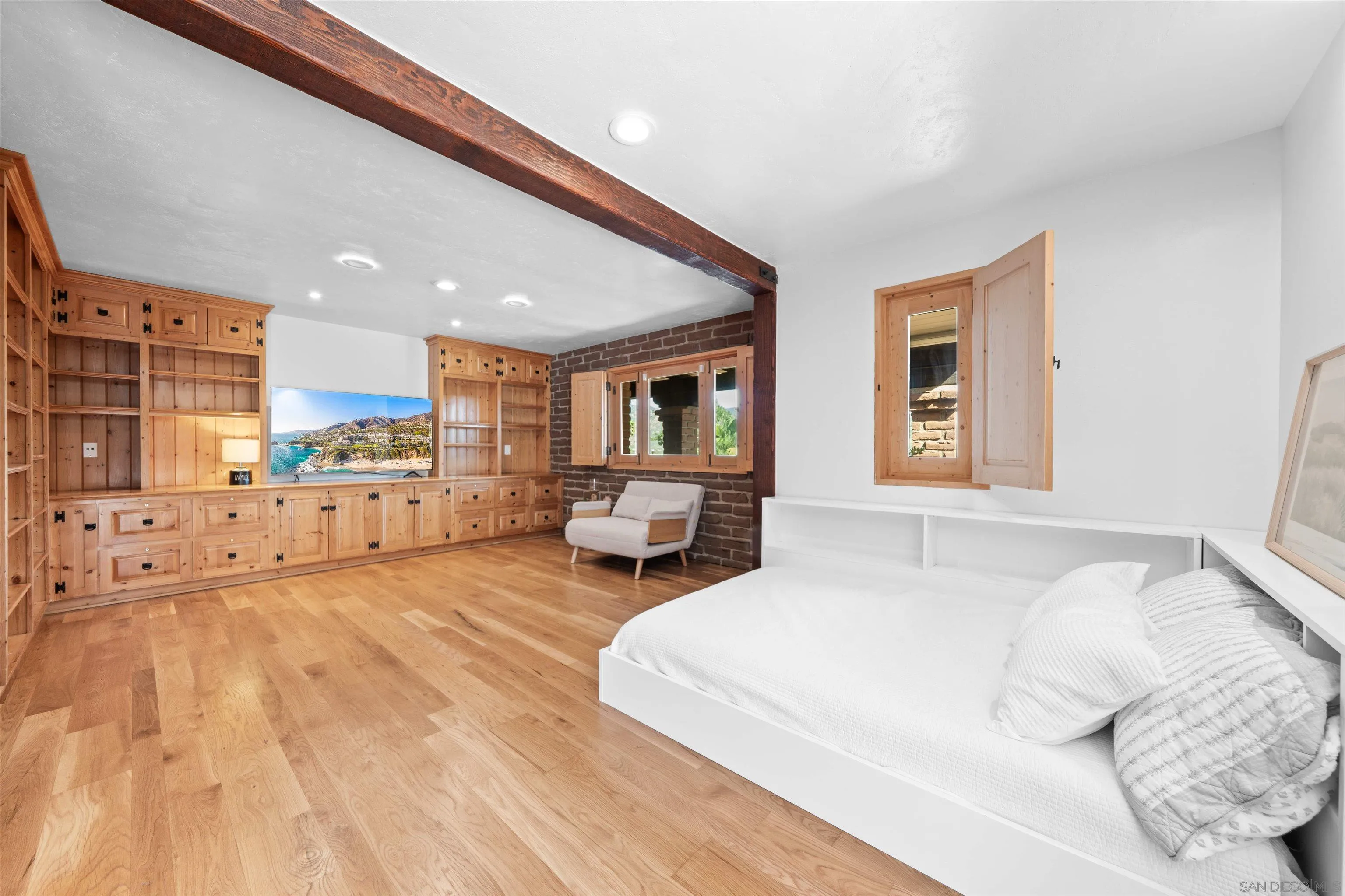 https://cdn.realtyfeed.com/cdn/127/260006397/7bca44eae5a319553e9b5b23f5aad7b6.webp