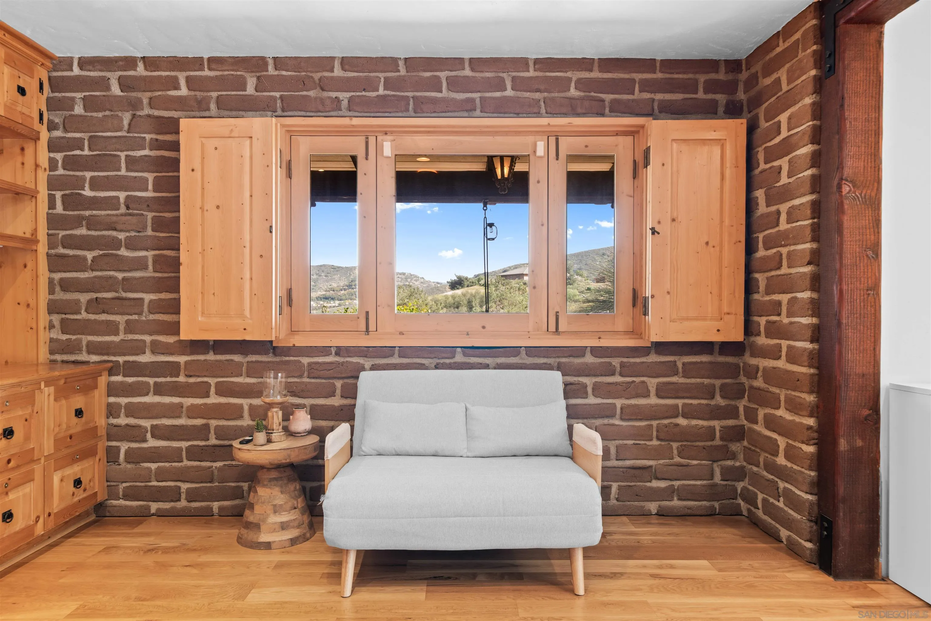 https://cdn.realtyfeed.com/cdn/127/260006397/e4ed0120707dd6ccc75bf5588963afa8.webp