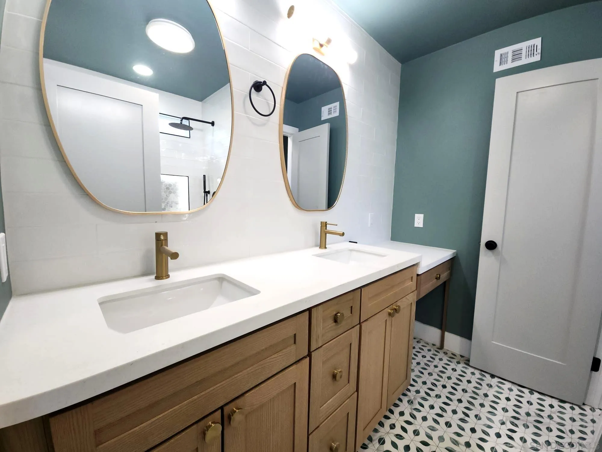 https://cdn.realtyfeed.com/cdn/127/260006398/6f10d03f451d2a3863d82ba7570f716a.webp